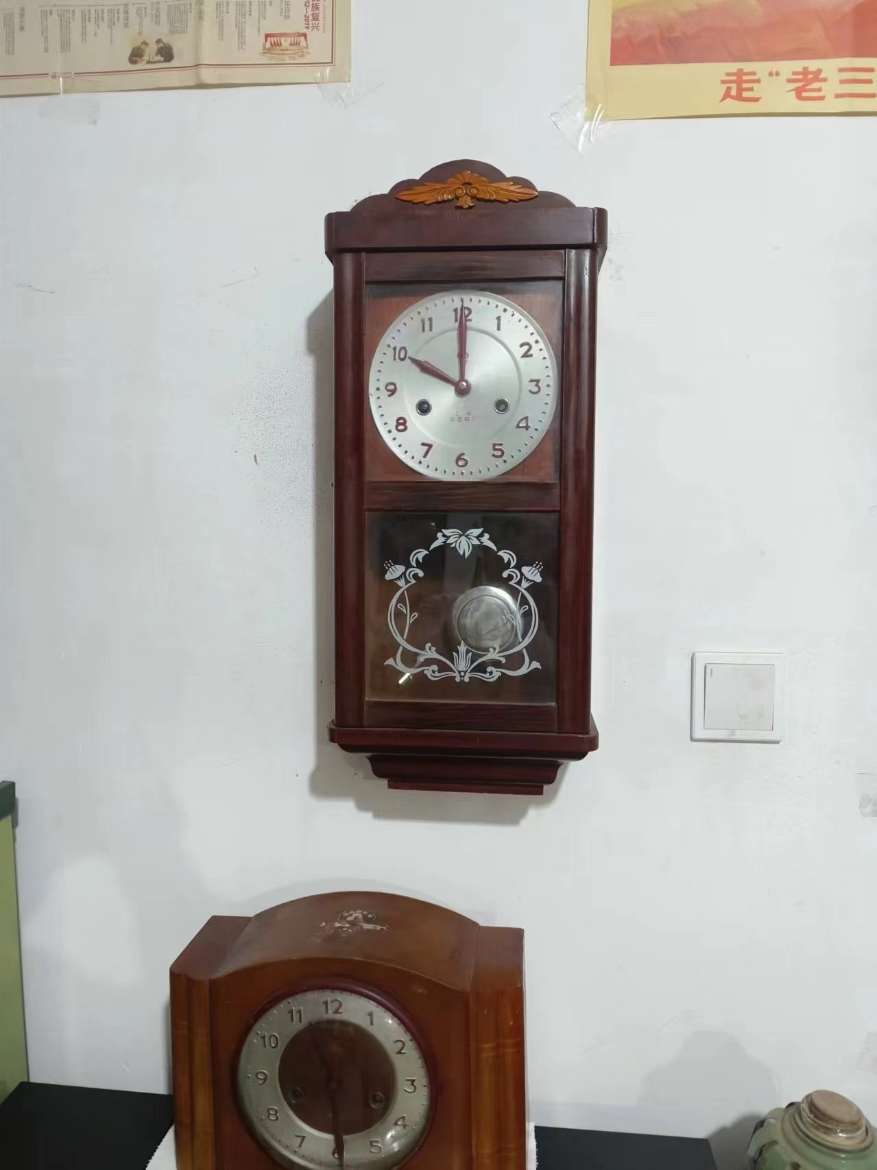 60年前的经典老钟,质量杠杠好,上海555挂钟,保存极好正常使用!