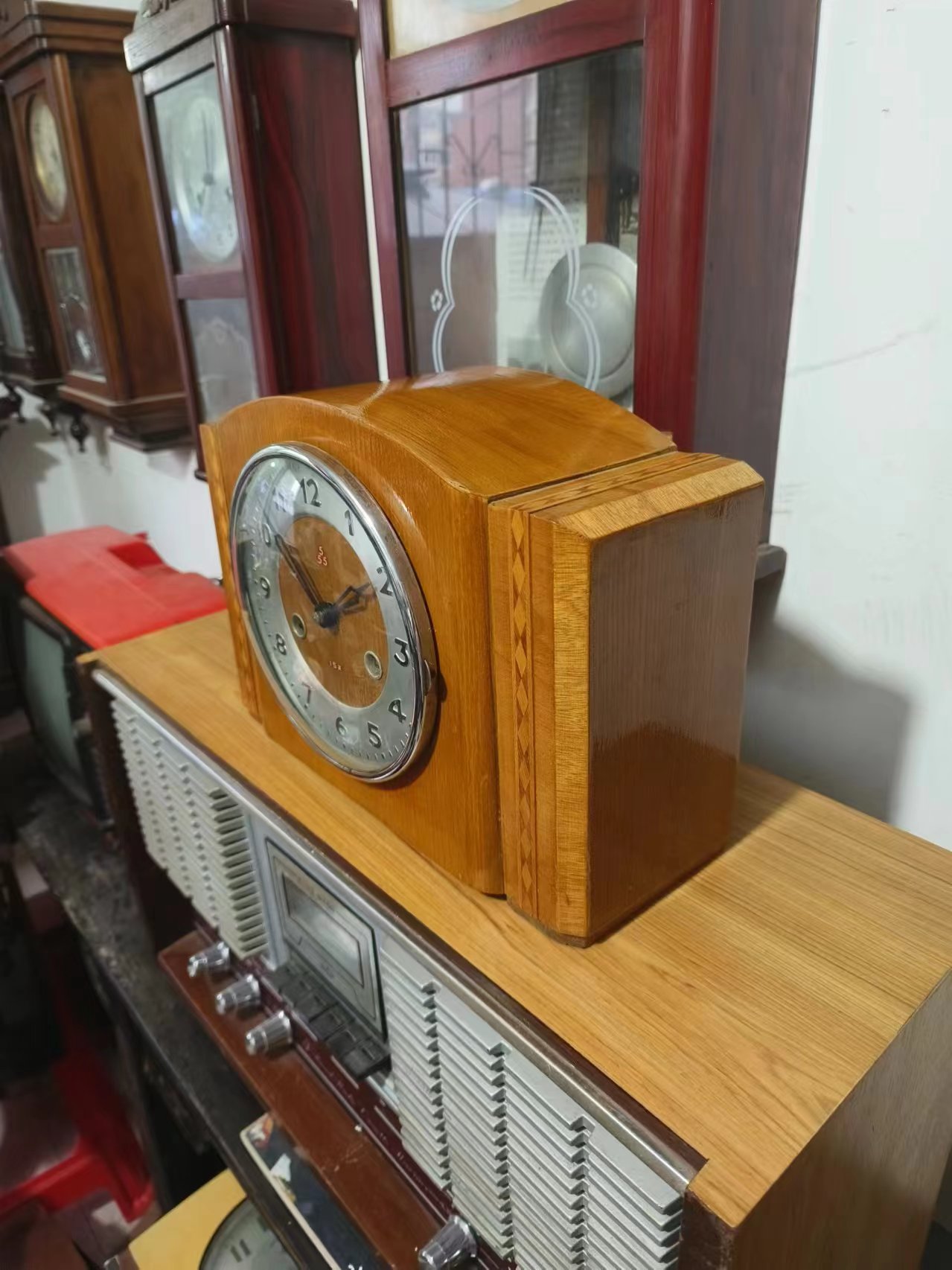 70年代上海钟表厂生产的555牌,元宝座钟,品相保的极好,正常使用,有