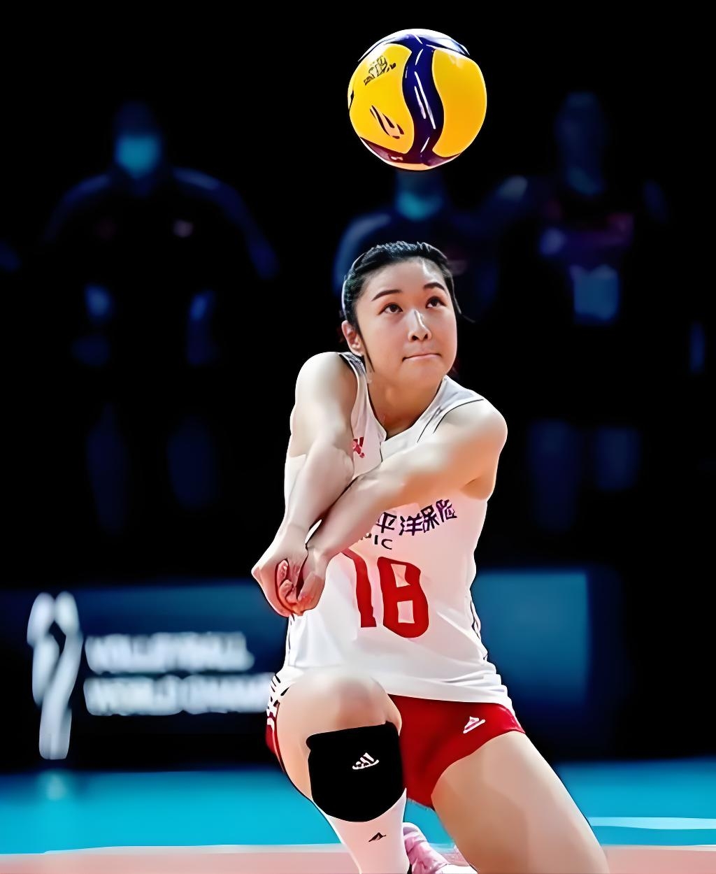 女排自由人王梦洁,赛场上风姿绰约,赛后生活又迎来甜蜜大公开!