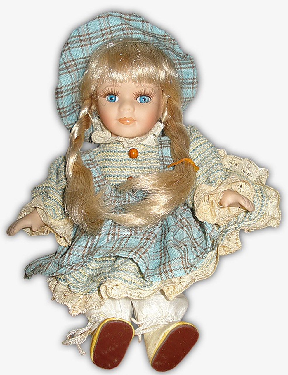 小时候舅舅送我一个洋娃娃,金发碧眼,穿着公主裙,会眨眼,会喊爸爸妈妈