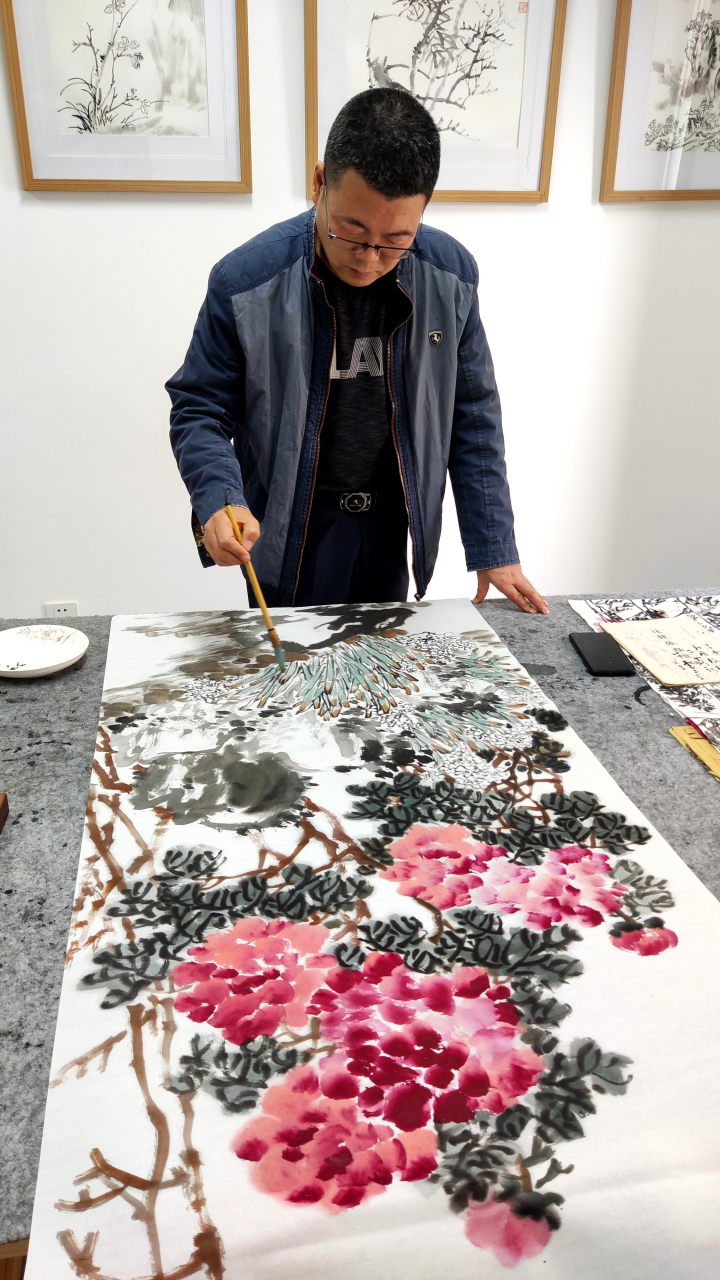 万松老师简介:原名王进,毕业于中国美术学院国画系本科,并取得艺术学