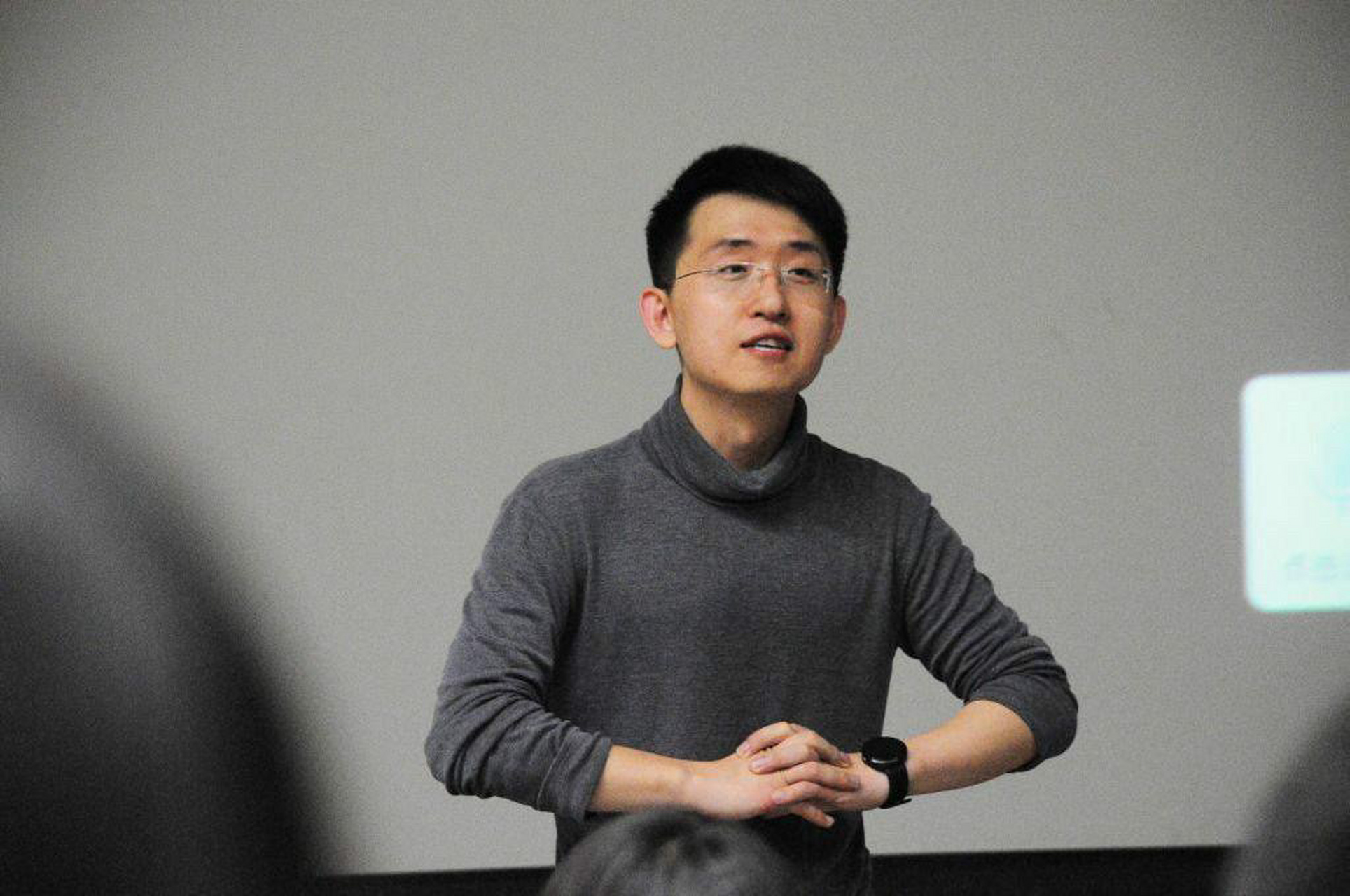 最近又看到有网友在提数码圈这些做视频的大v,下面