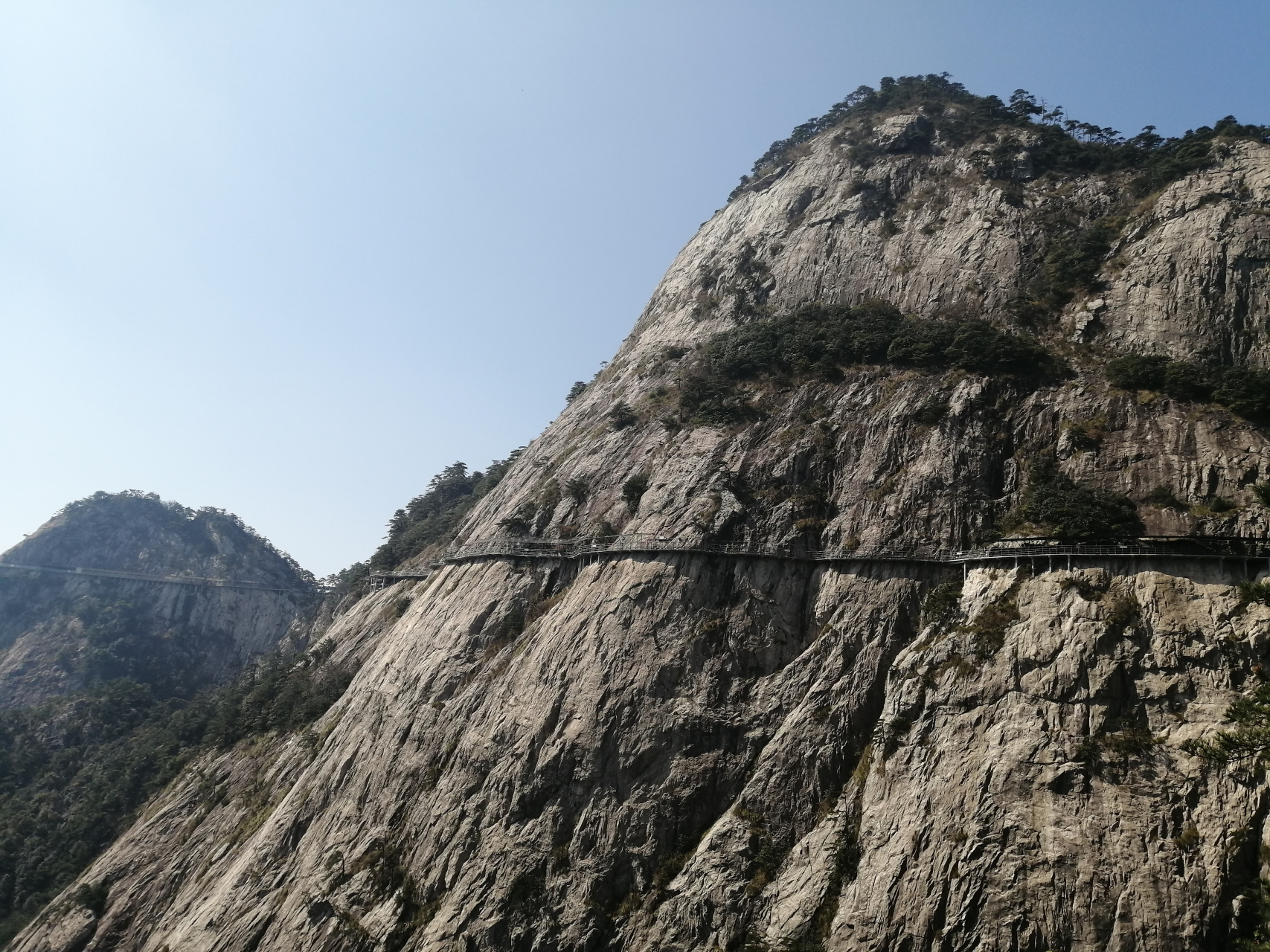 最美周边游# #明堂山风景区# 明堂山风景区位于安徽省安庆市岳蜗刎