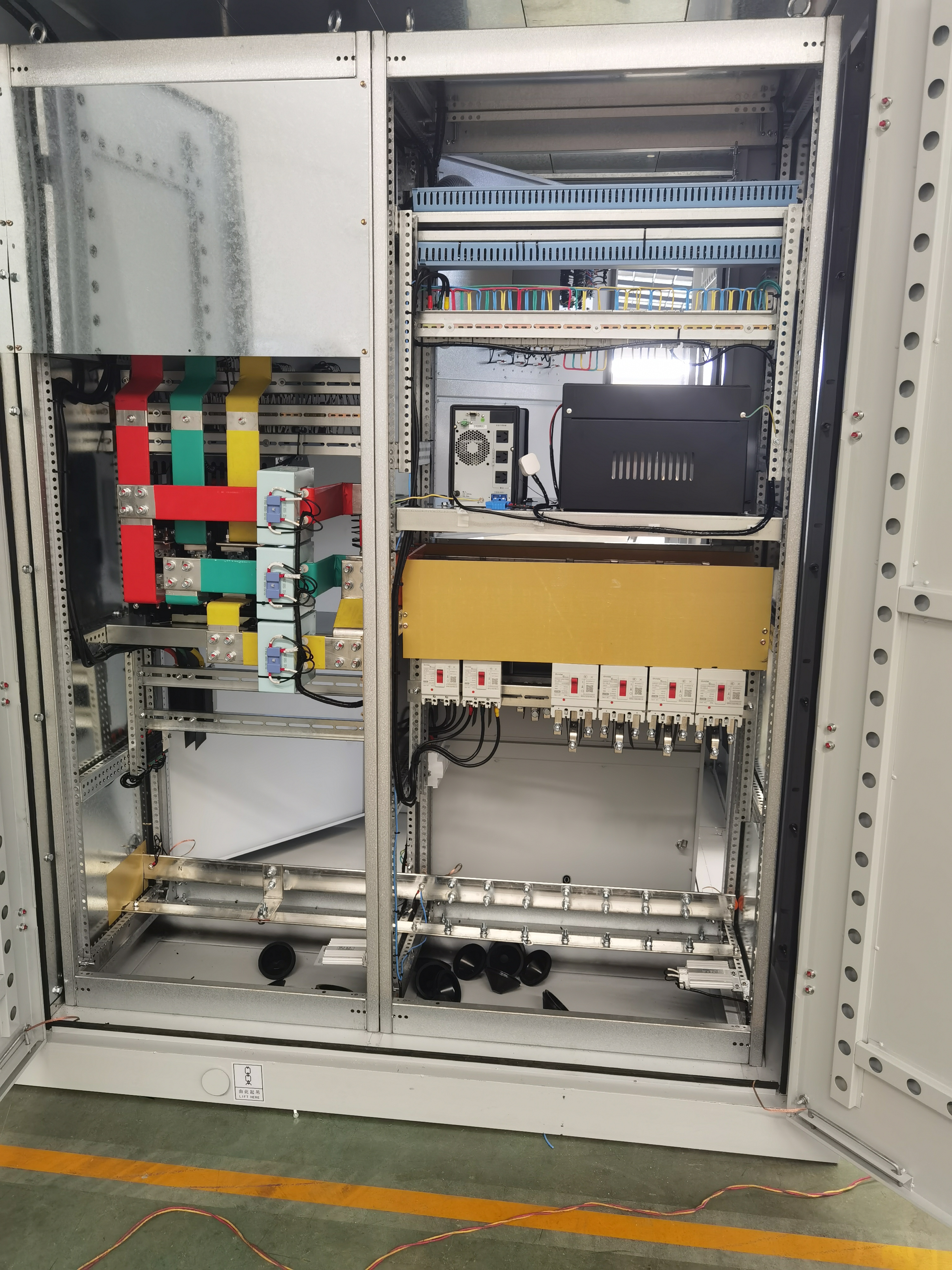 一种集高压开关设备,配电变压器和低压配电装置于一体的工厂预制户内