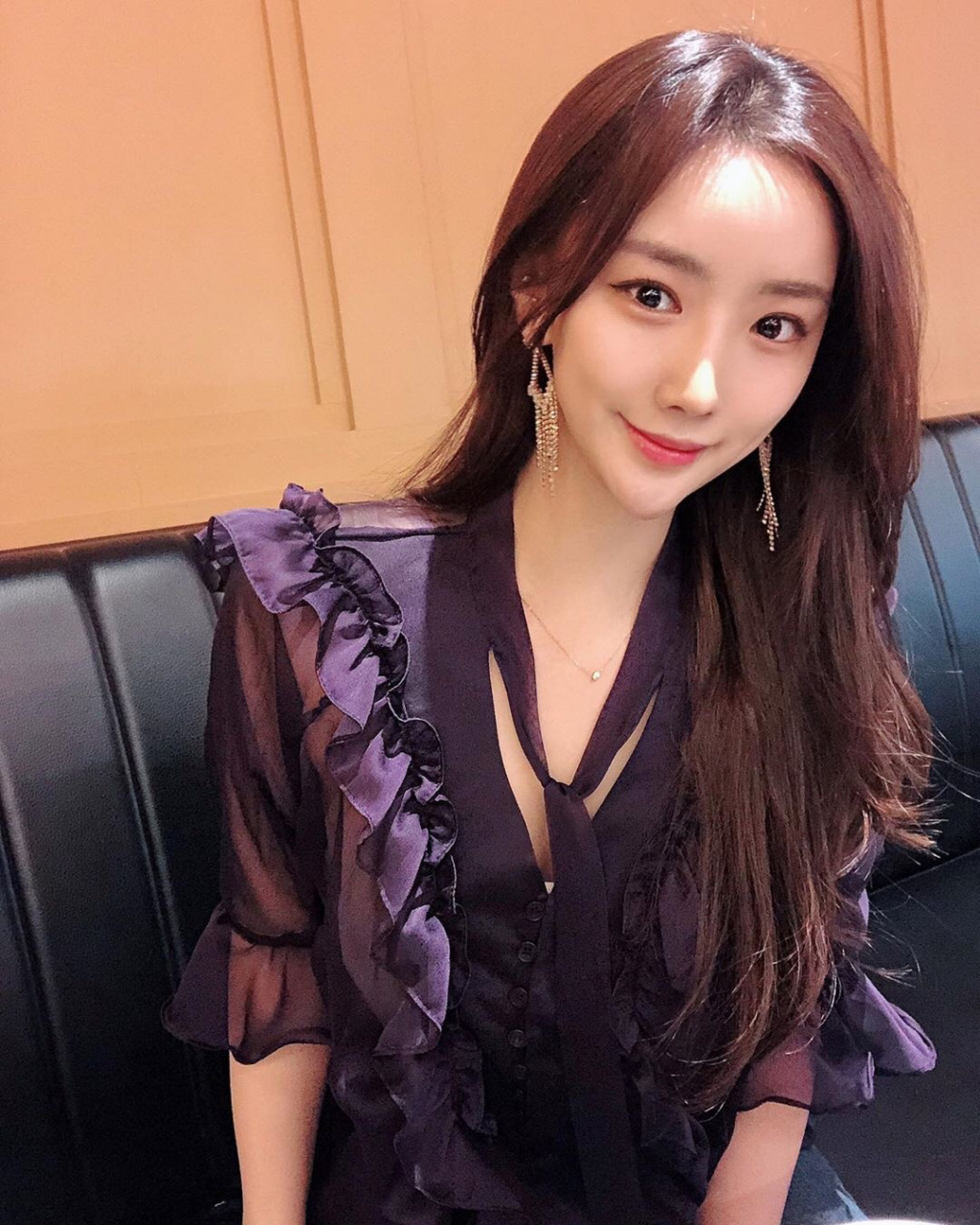 发现美好时光# 紫色和金色都代表贵气的颜色,当姑娘穿上一件紫色的