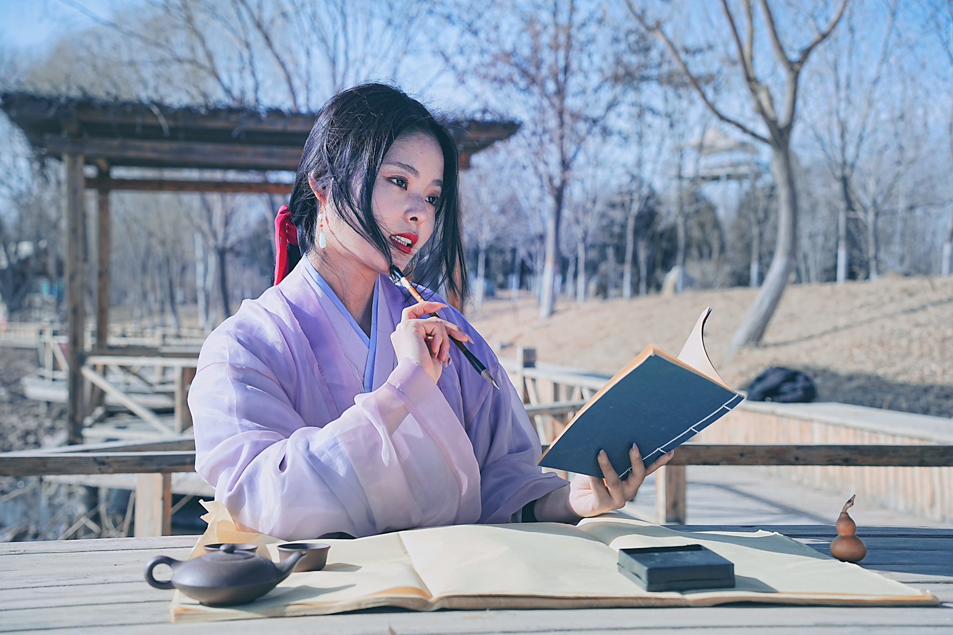 94紫衣仙女,书中寻梦!  96在这个快节奏的世界里,她选择慢下来.