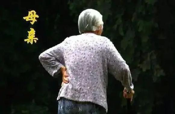 望儿回来图片冬日黄昏老母迎门图片寒衣节思念妈妈图片大全盼儿归图片