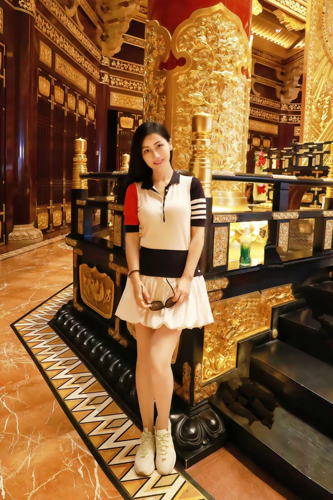 风梳鬓发云间卧, 蝉唱山林树上候. 暂把尘心抛世外, 且将闲意伴沙鸥