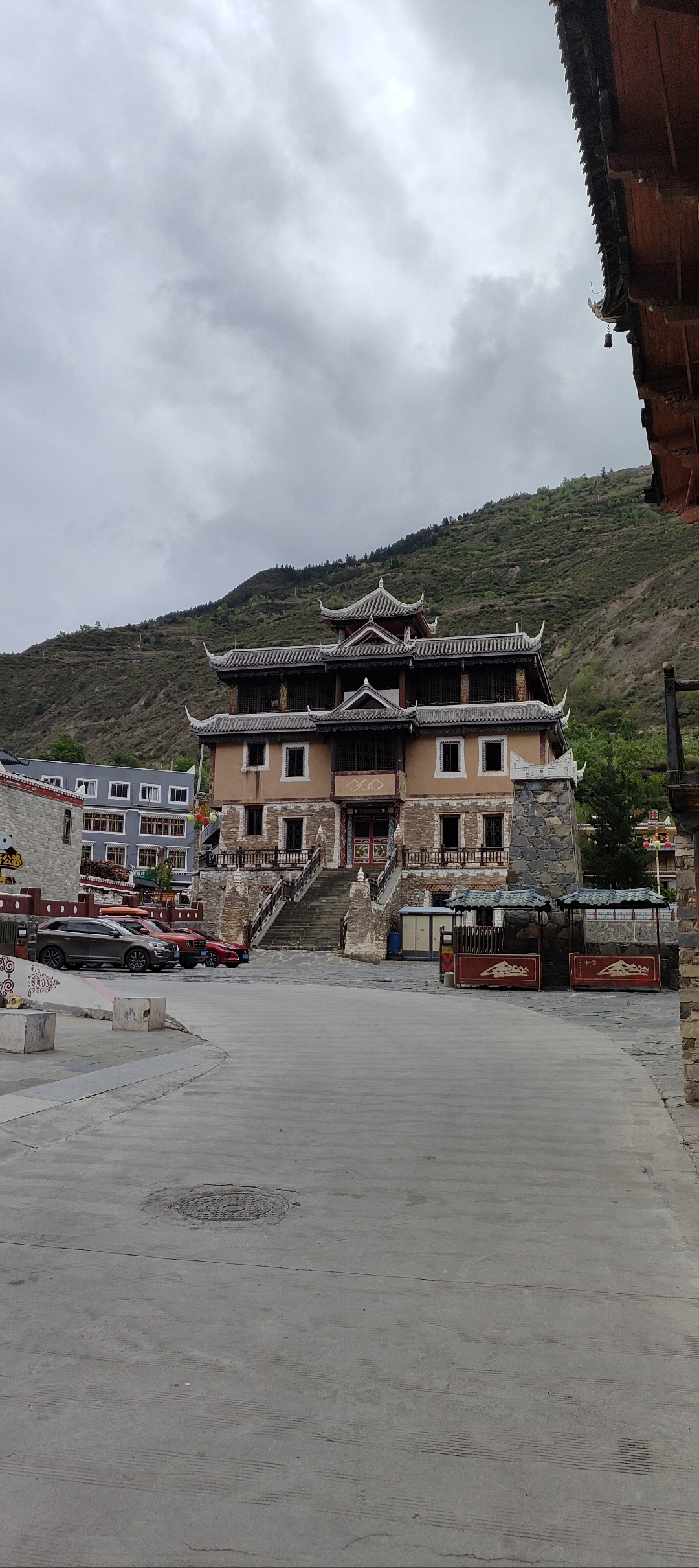 79岁大爷自驾游记(小金县沃日土司官寨)