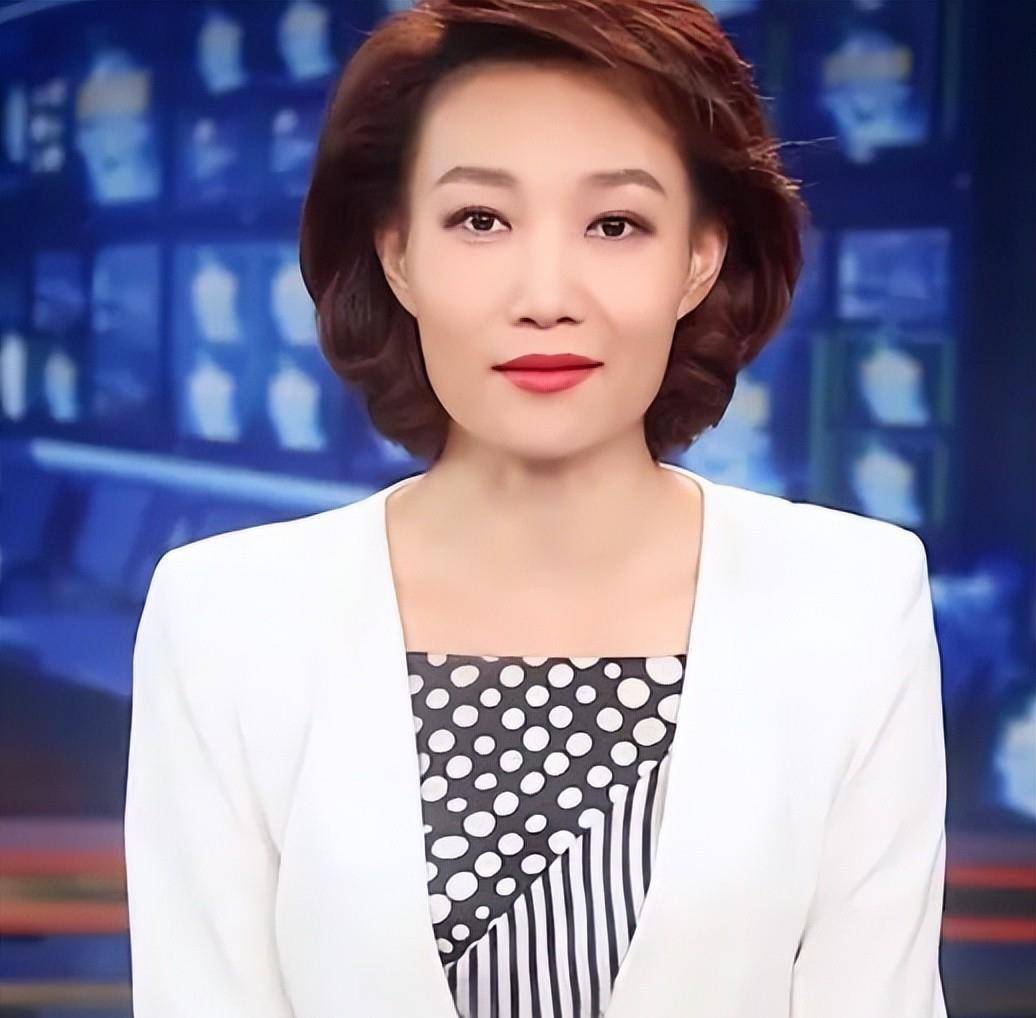 新闻联播主持人李梓萌照片(中央台新闻联播主持人李梓萌)