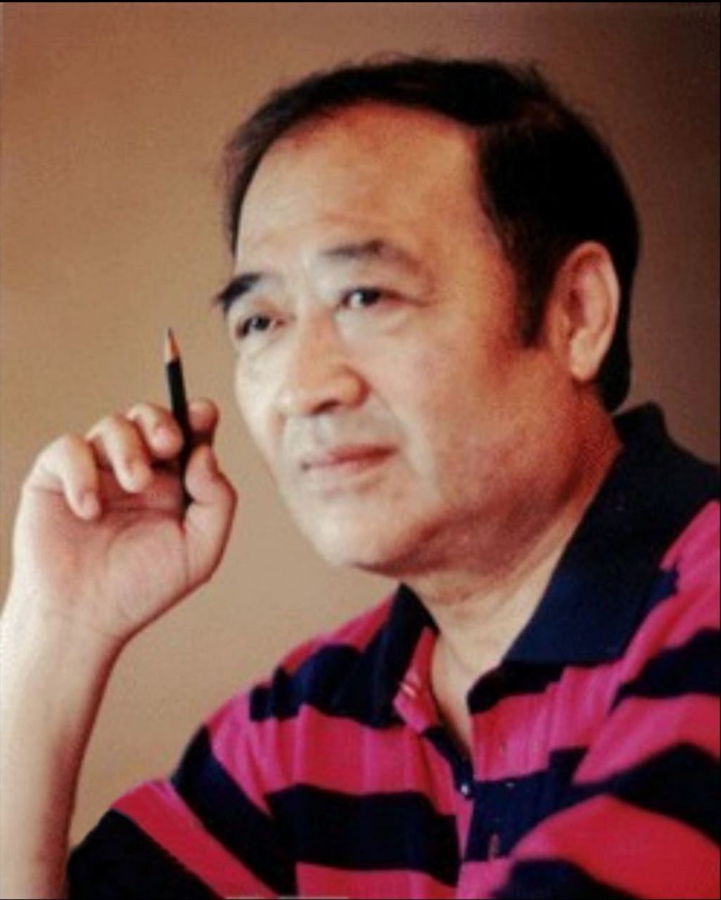 书画以后再说,这里先介绍作曲家魏群,他12岁参军,15岁还是小号兵的他