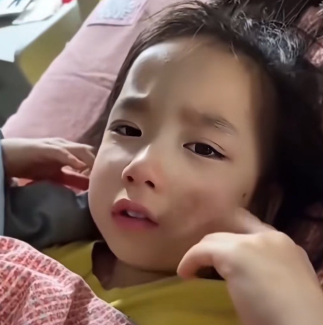 姓张,笔画又多又小女孩儿鼻梁骨断裂四川李女士女儿莉莉不上幼儿园