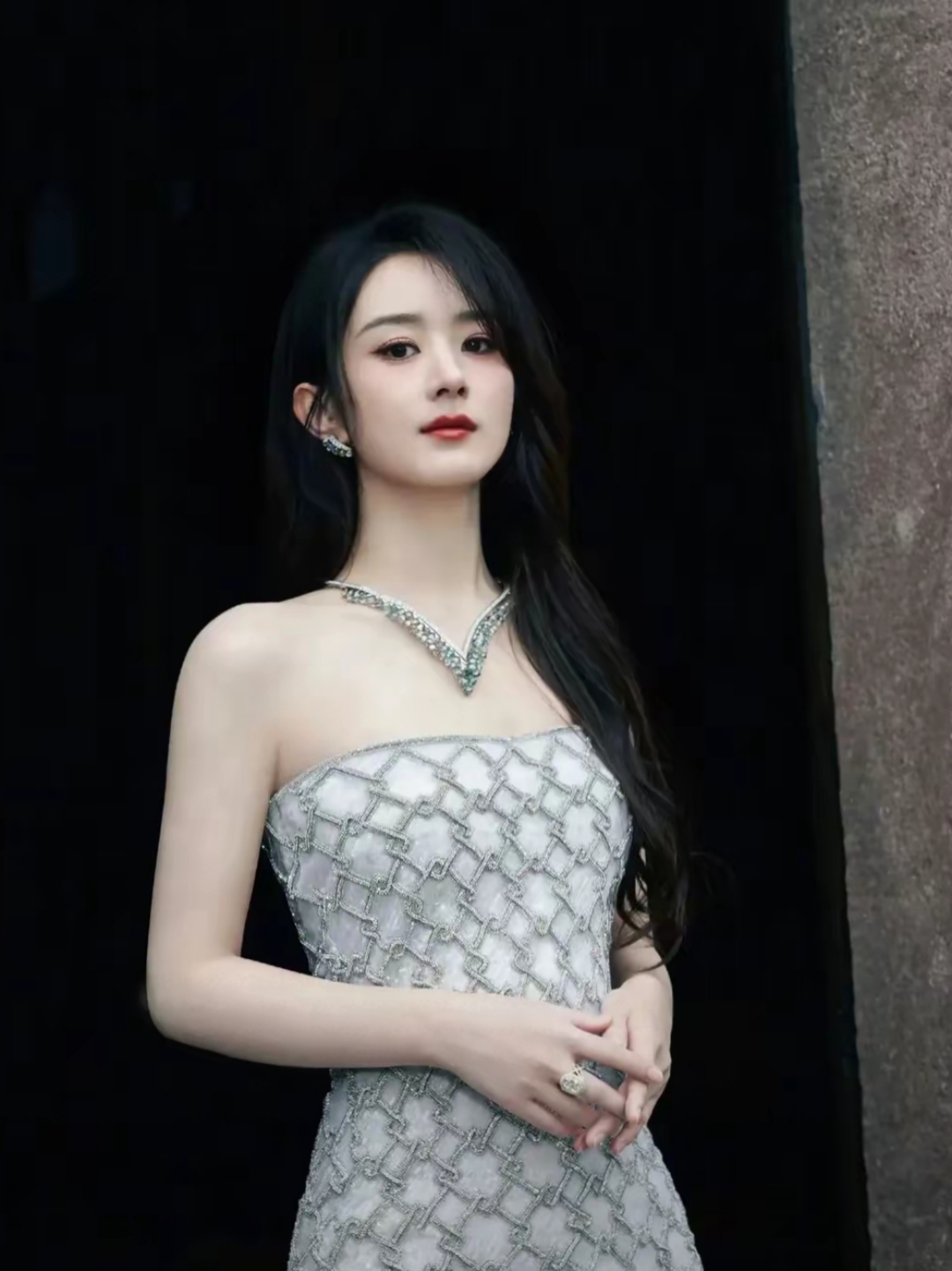 适配许文强;黄轩演戏认真,演技一流,长相个性,适合丁力;赵丽颖五官