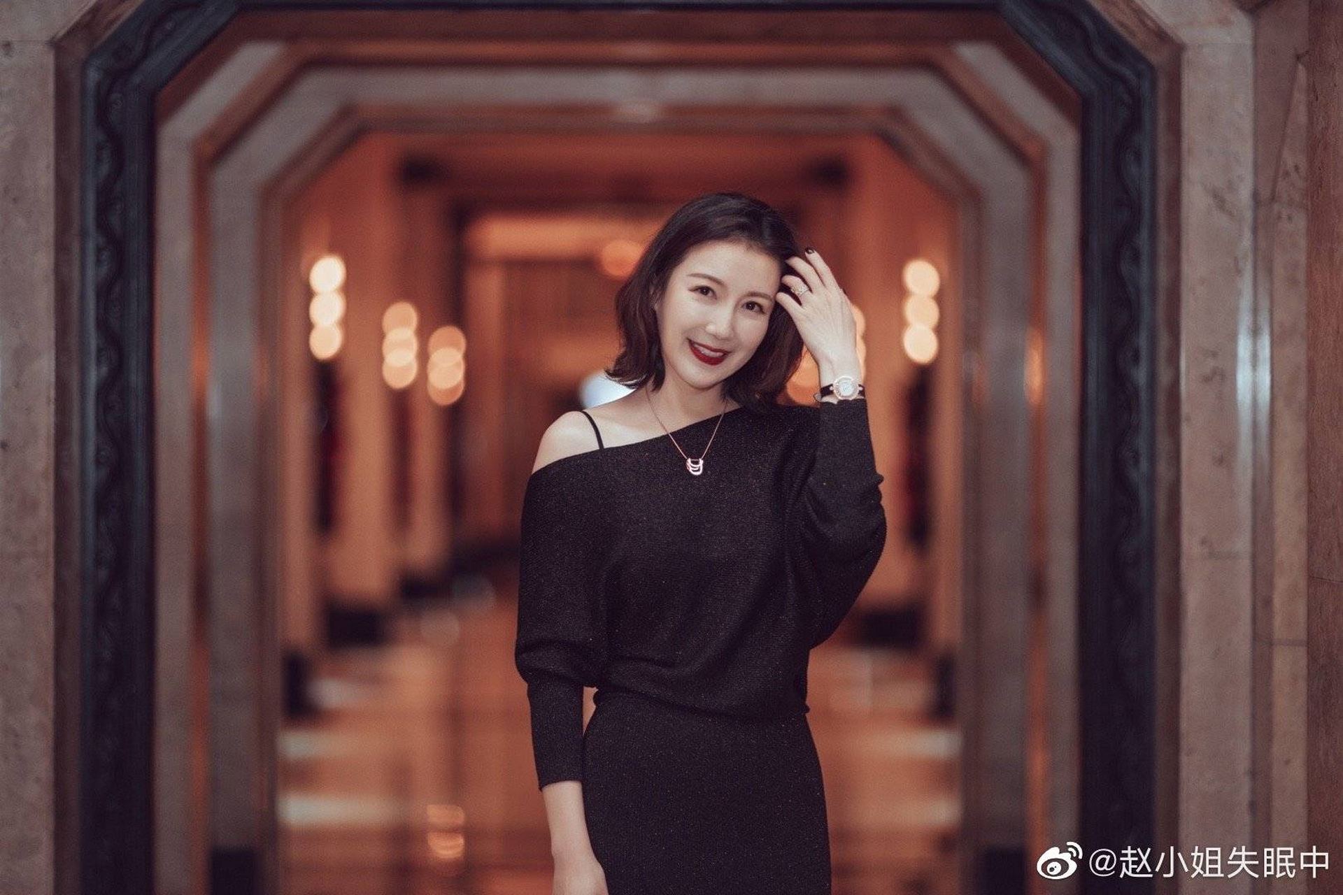 不止于她#   赵若虹～73hours老板娘～老公那多,是著名推理小说家.