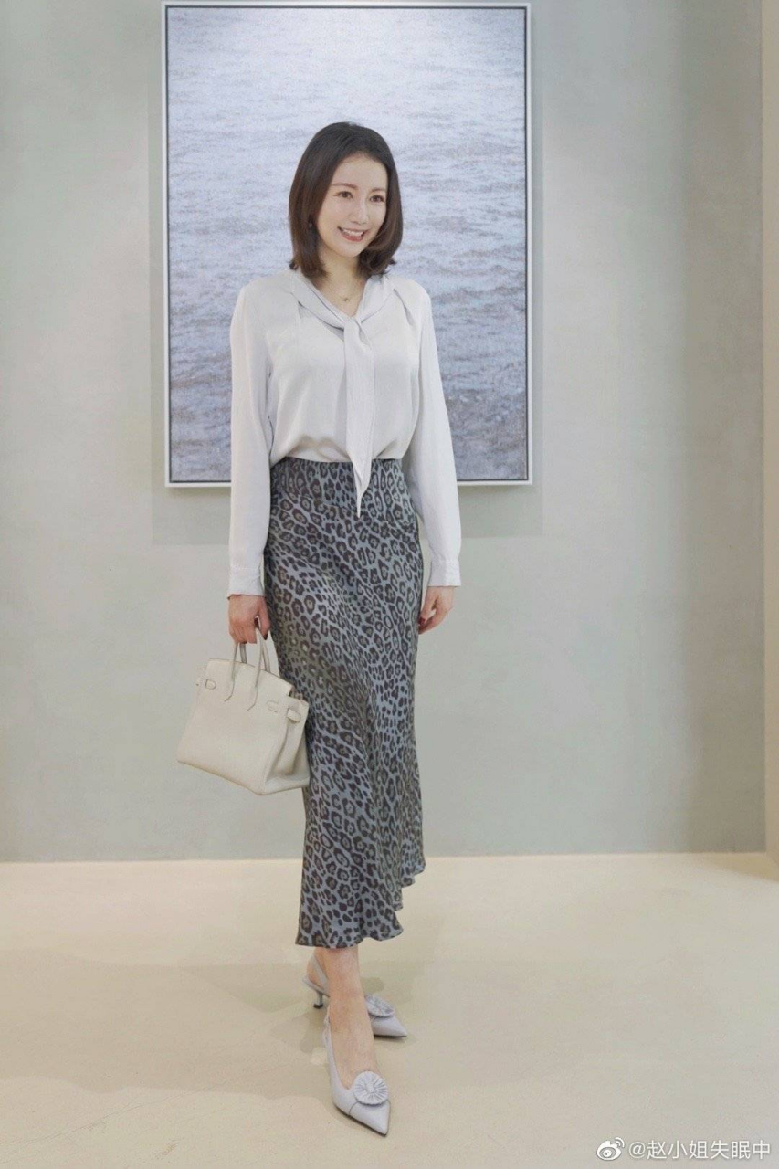 不止于她#   赵若虹～73hours老板娘～老公那多,是著名推理小说家.