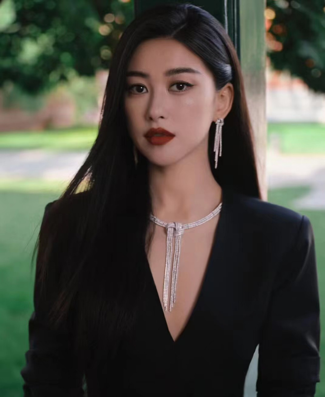 刘雯和井柏然已经决定结婚,两人向业内公布了婚讯,开始邀请大家碰出