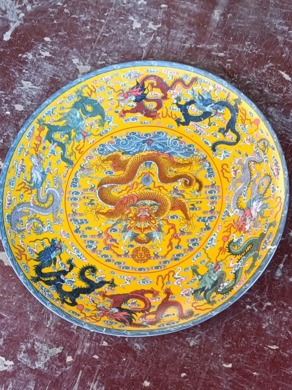 清地黄珐琅彩九龙盘