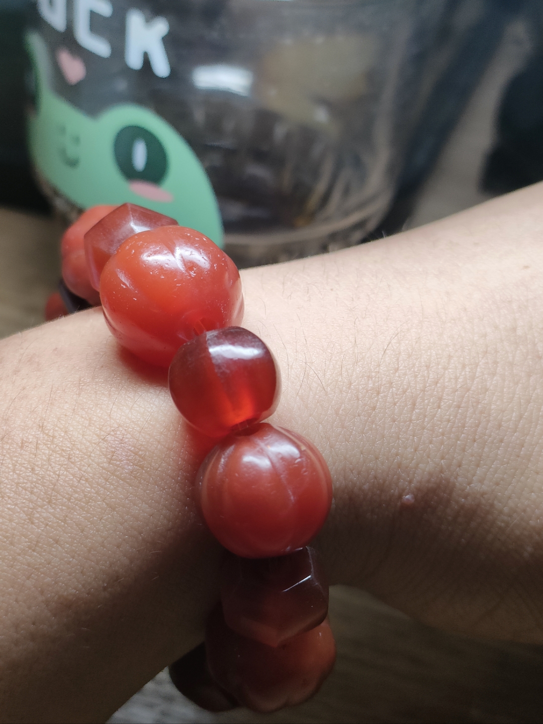 南红手串,云南保山柿子红至少一百多年前老珠子,搭配8颗红玛瑙灯笼珠.