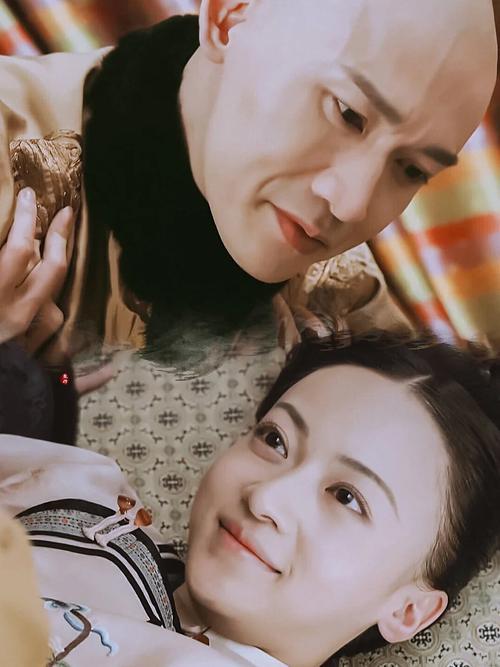八位皇子在墙上哄皇妹