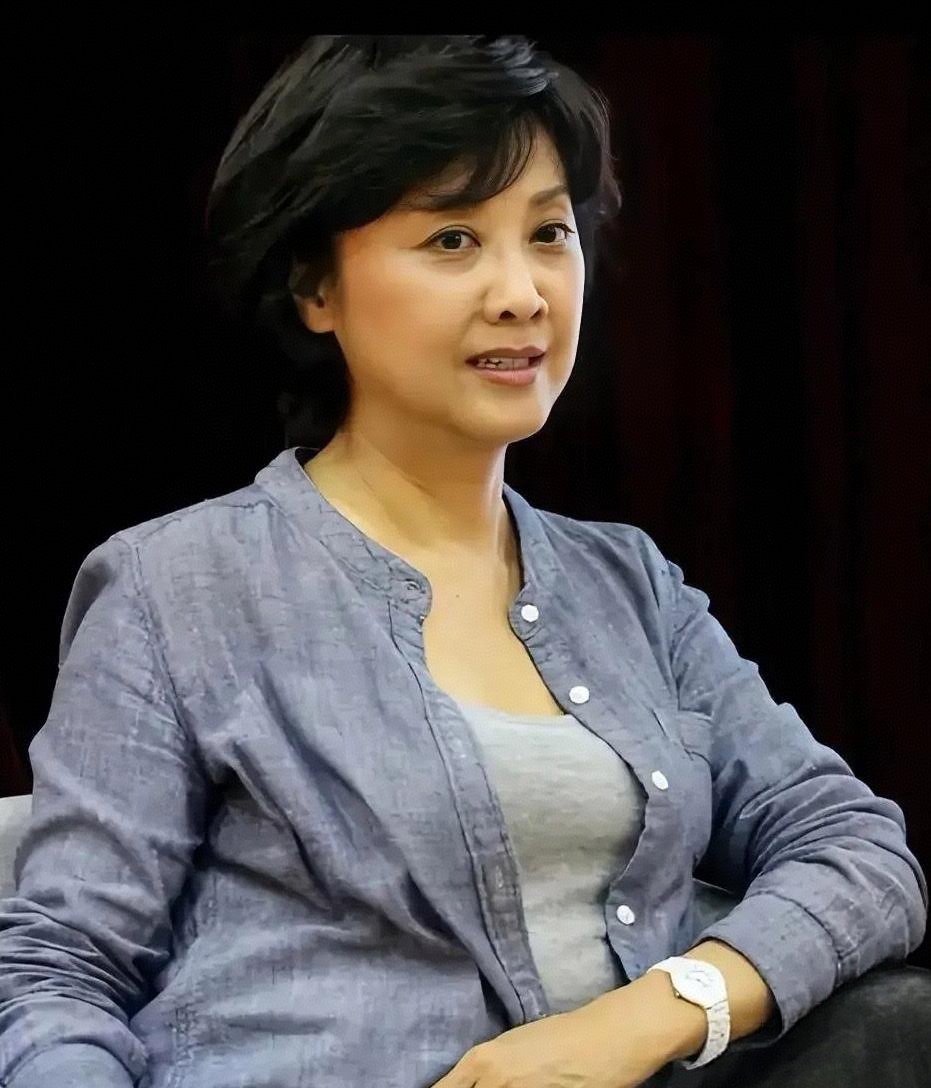 在82 版《西游记》中女儿国国王的扮演者朱琳已经是 72 岁高龄了,而她