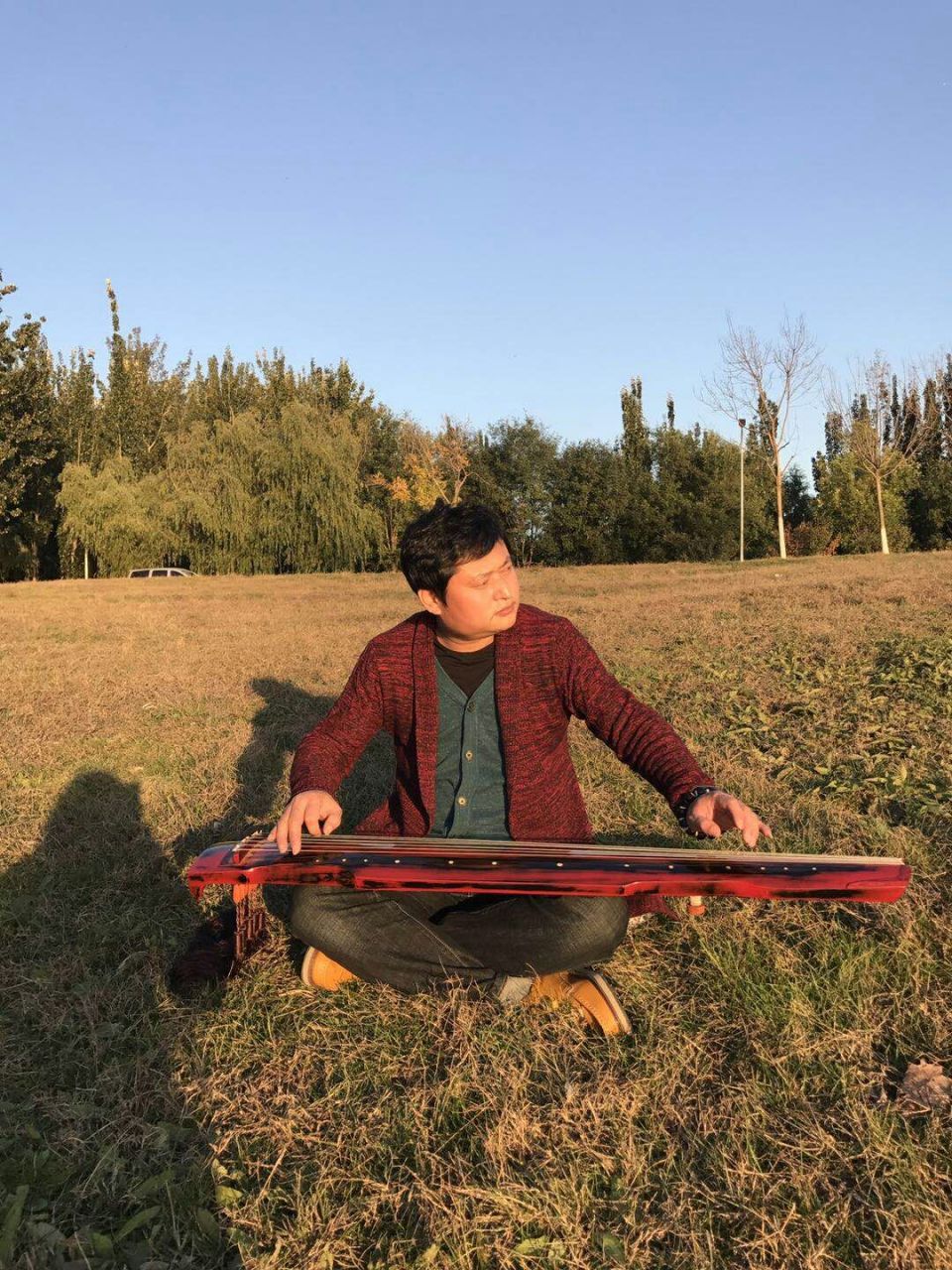 崔子,古琴演奏斫制制作琴师,悠然国韵古琴创始人幽燕琴派传承人,曾