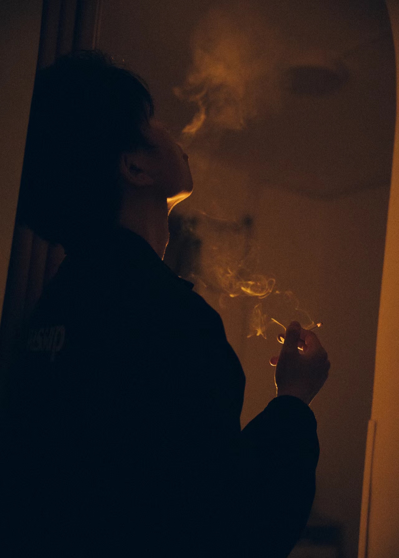 我老公有个男同事, 84年的,还没结婚生子, 一个人租着个700块的小单间