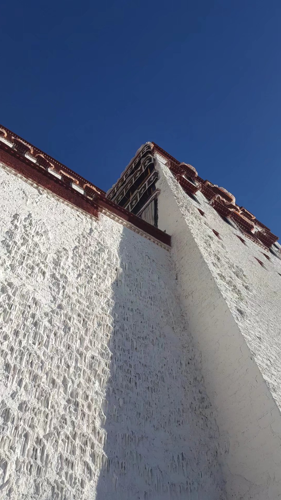 布达拉宫牛奶墙[比心] 布达拉宫牛奶墙,洁白无瑕映朝阳.