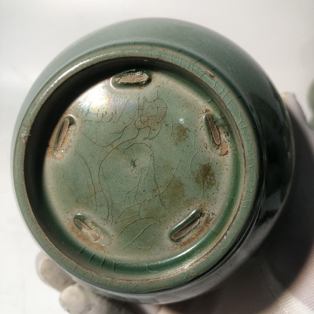 唐越窑青瓷低温釉陶弦纹双系梅瓶