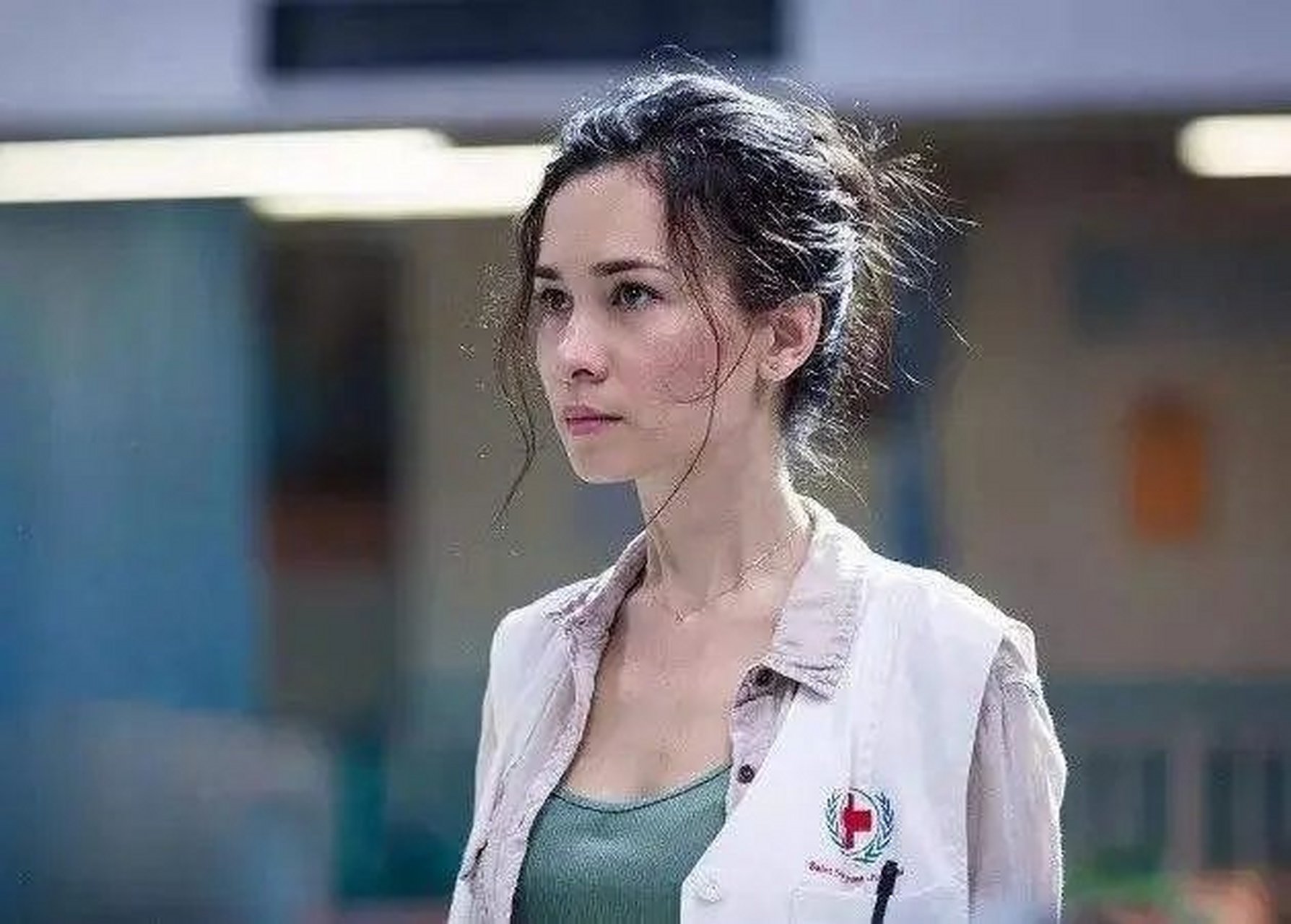 2016年7月的一天,《战狼2》开拍前,原定的女一号突然提出要加钱,导演