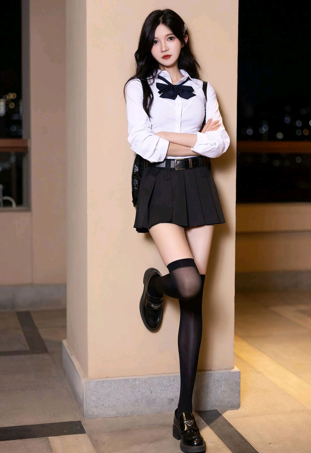 学姐身着jk制服搭配那诱人的过膝长袜,那大长腿爱了爱了#身材曲线