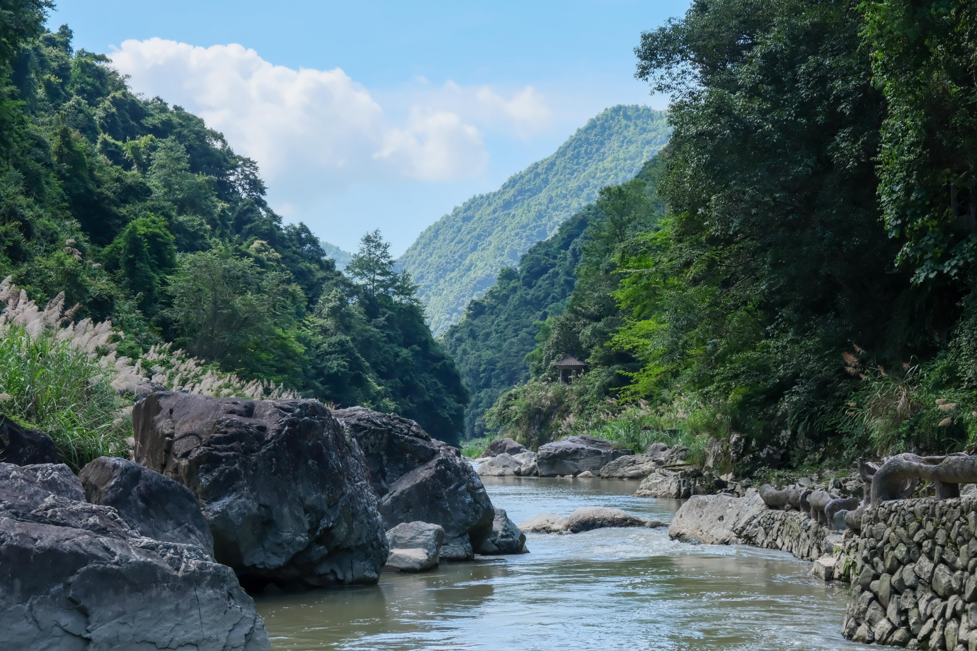 99 温州泰顺 华东大峡谷氡泉旅游度假区是一个自然与人文一体化的