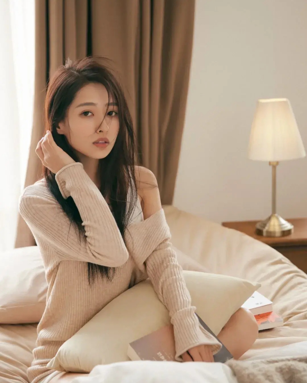 温柔居家风轻熟女女写真,随时随地记录美好生活