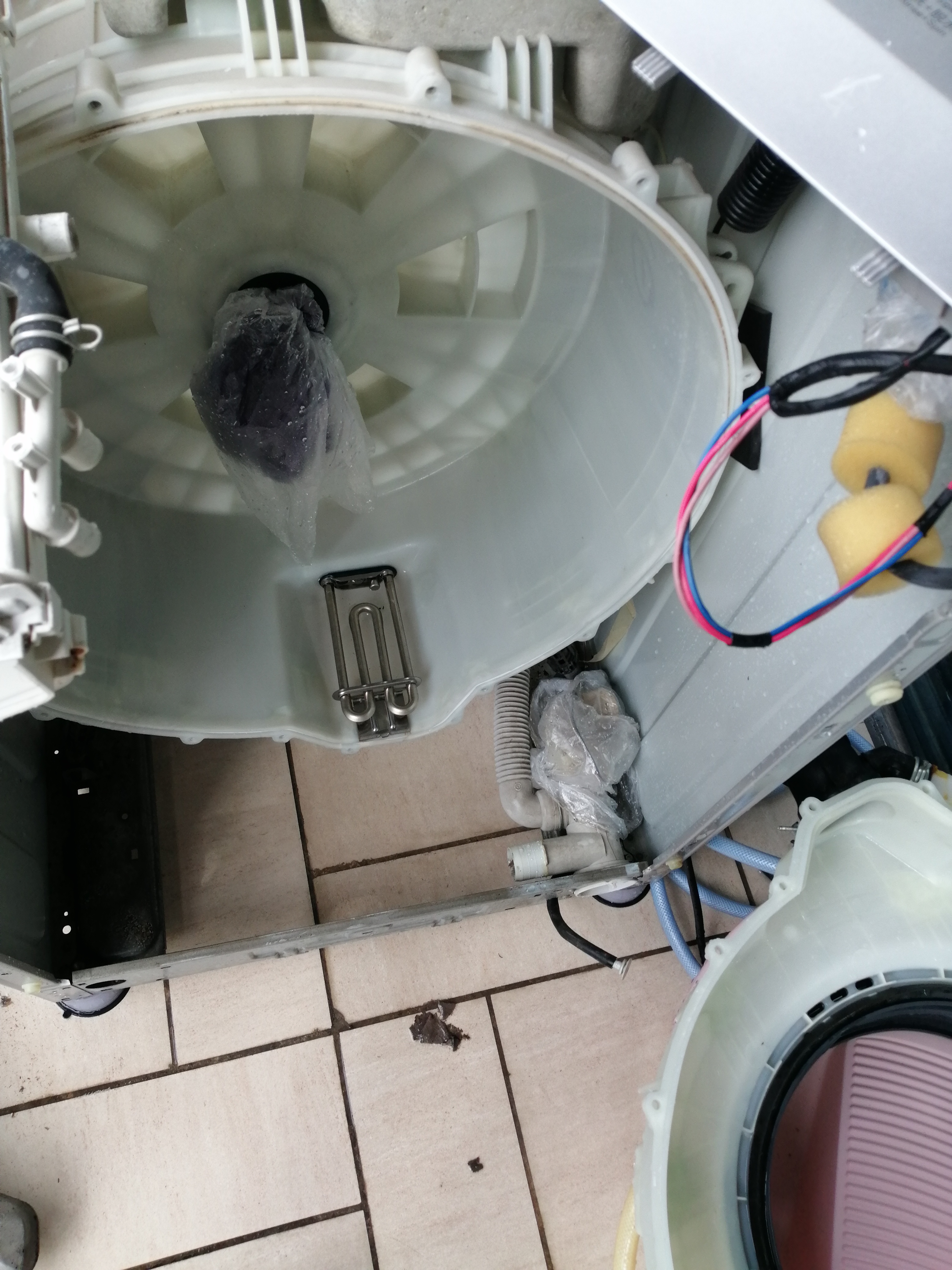 深度清洗海尔滚筒洗衣机一台