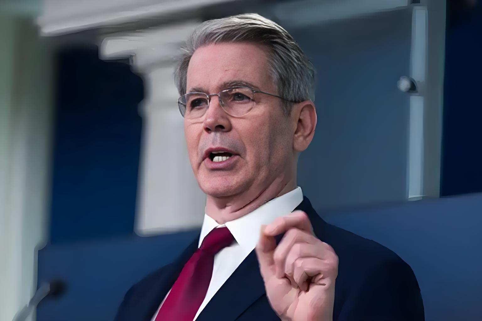 当地时间10月31日,美国财政部长贝森特在接受采访