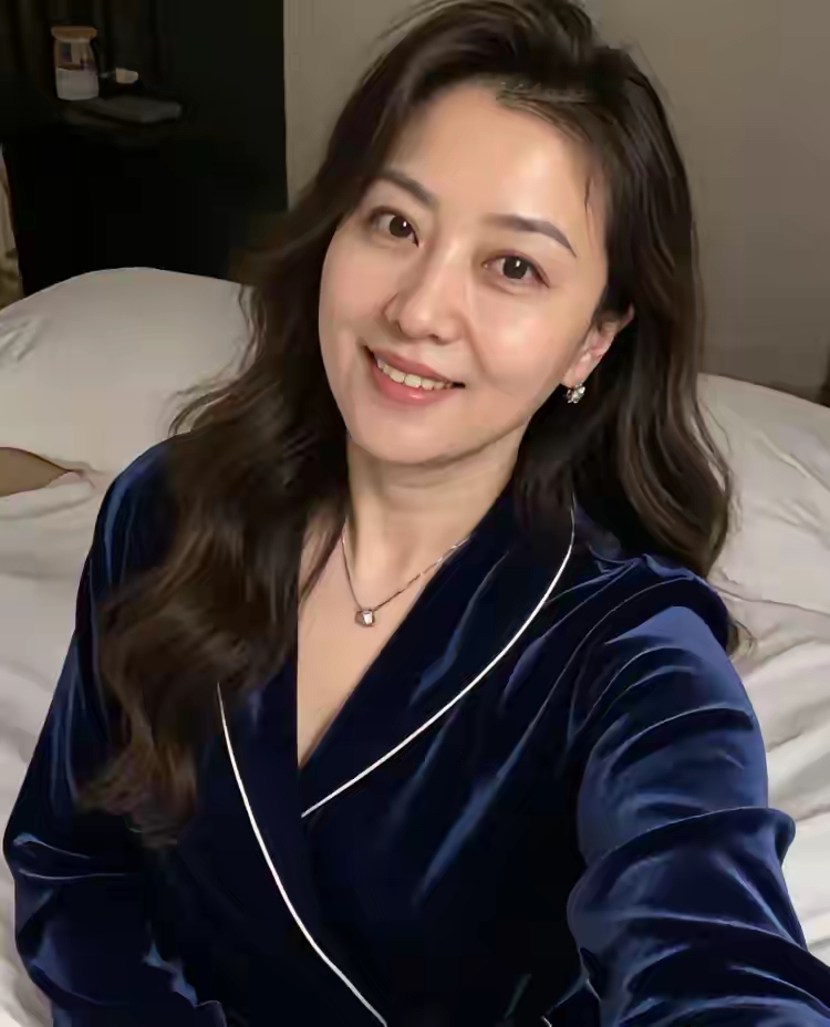 望着匆匆而过的岁月,才惊觉人生也正一步步走向成熟与衰老