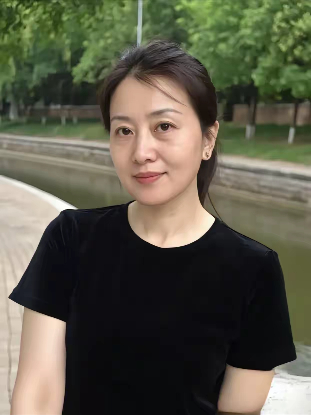作为家长,应多关心孩子的思想成长,而非过度重视吃穿用