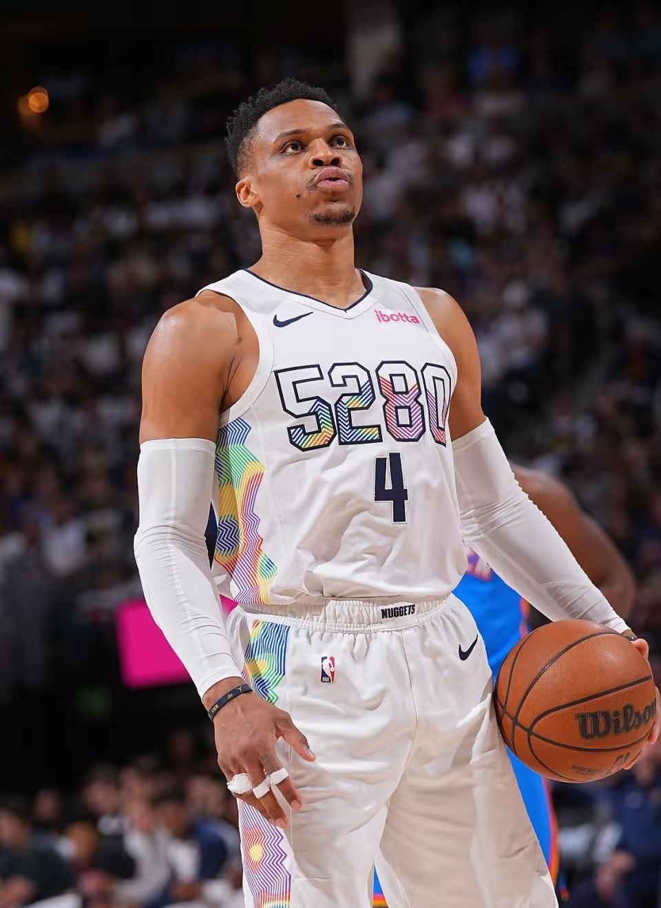 威少 1次mvp,2次得分王,3次助攻王,9次全明星,2次一阵,目前常规赛