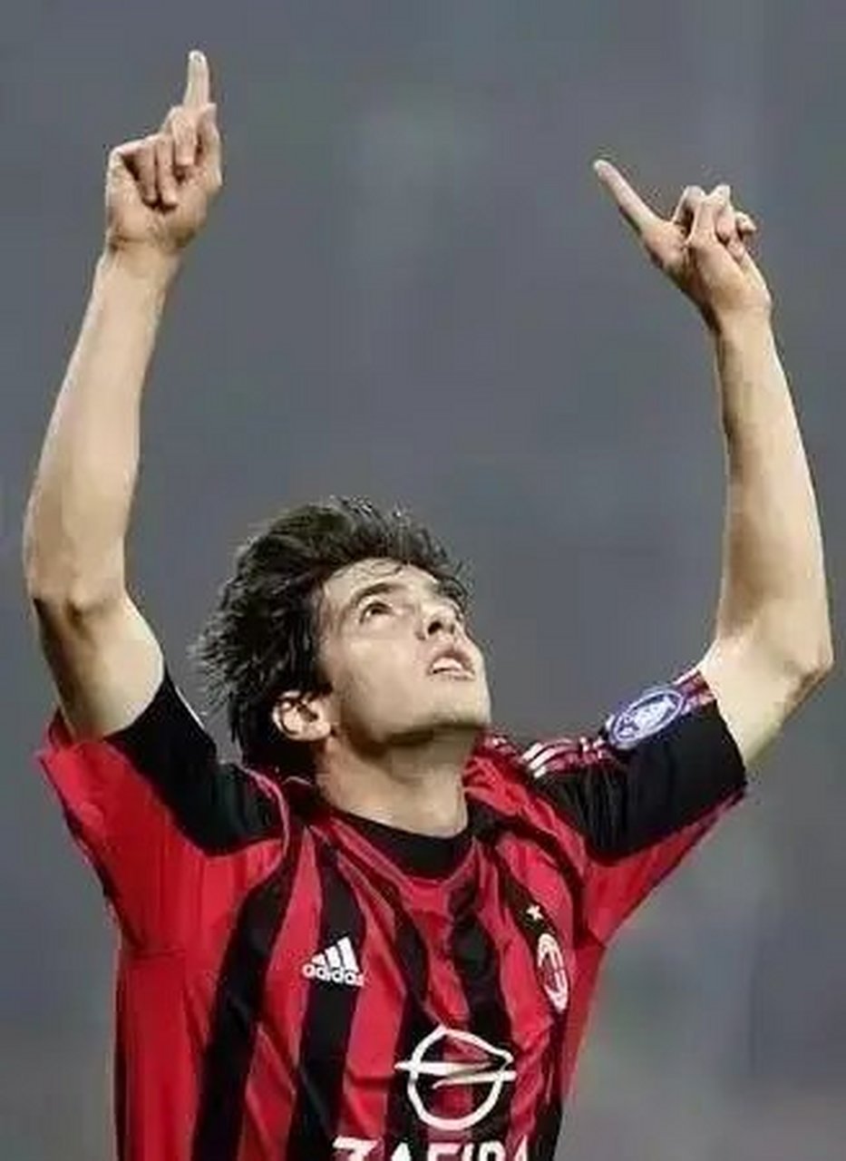 足球# 双手指天是基督徒对主的那种感恩之情的流露,不知道为什么