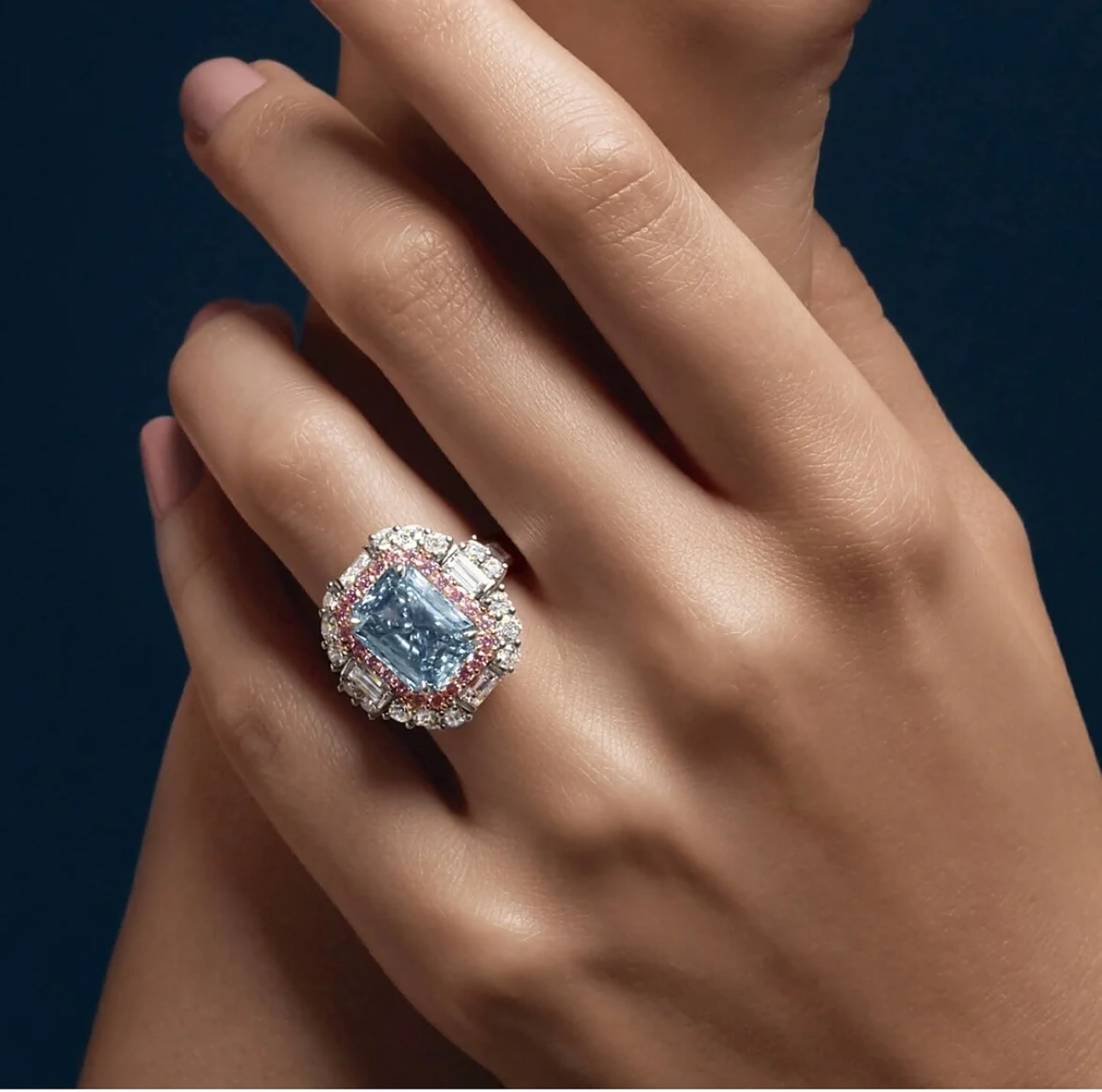 这些珠宝的美(555):harry winston 蓝白钻石搭配,花朵水滴造型,成就