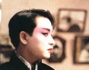 1997年金马奖颁奖典礼,当时的颁奖嘉宾有秦汉和刘若英,台下坐着张国荣