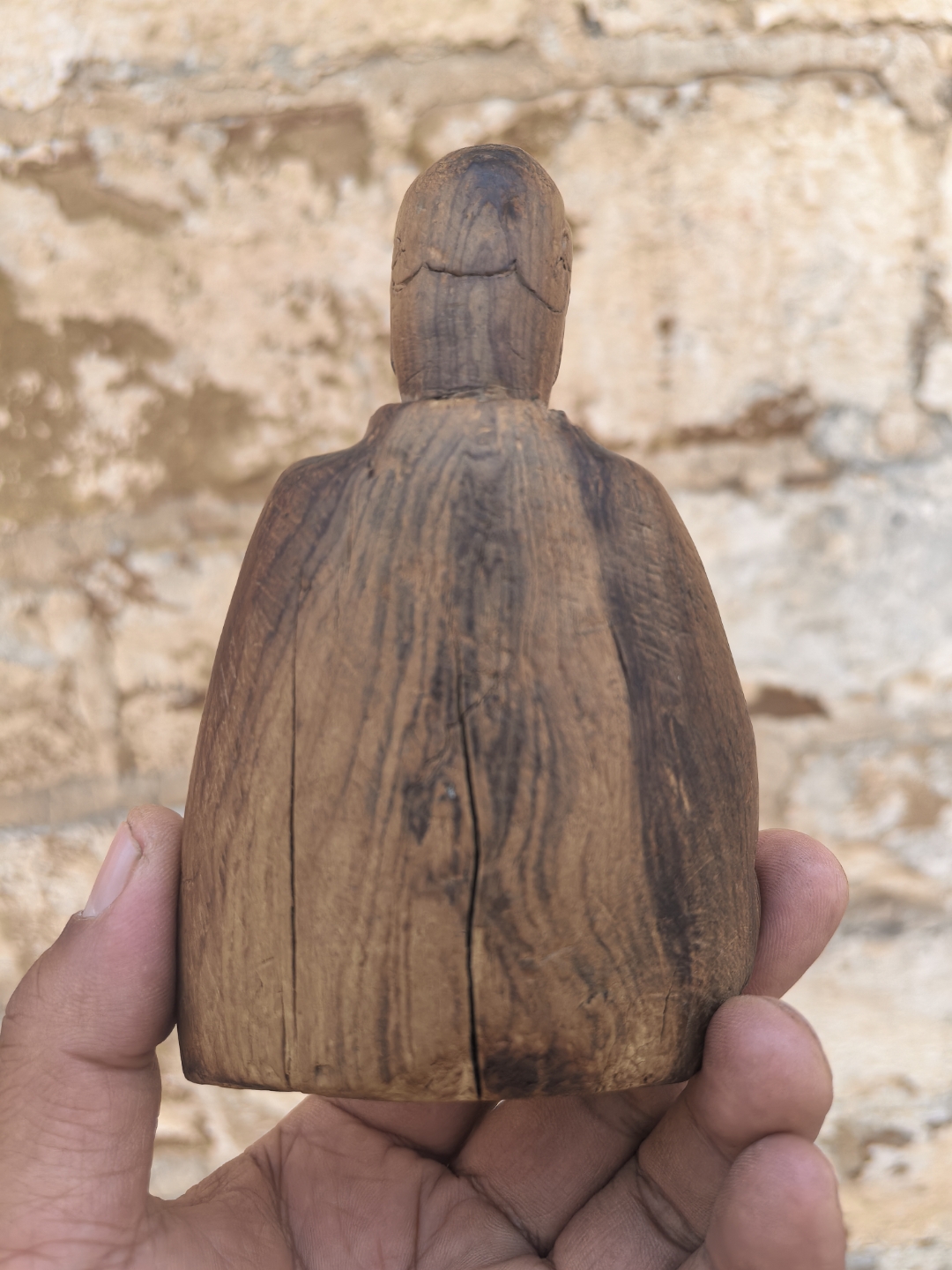 这尊沉香雕佛像真是太有韵味了,坐在那里仿佛能感受到它的宁静与智慧