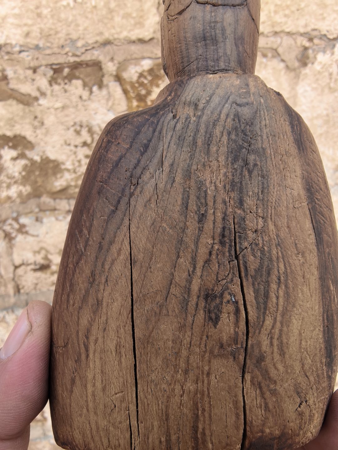 这尊沉香雕佛像真是太有韵味了,坐在那里仿佛能感受到它的宁静与智慧