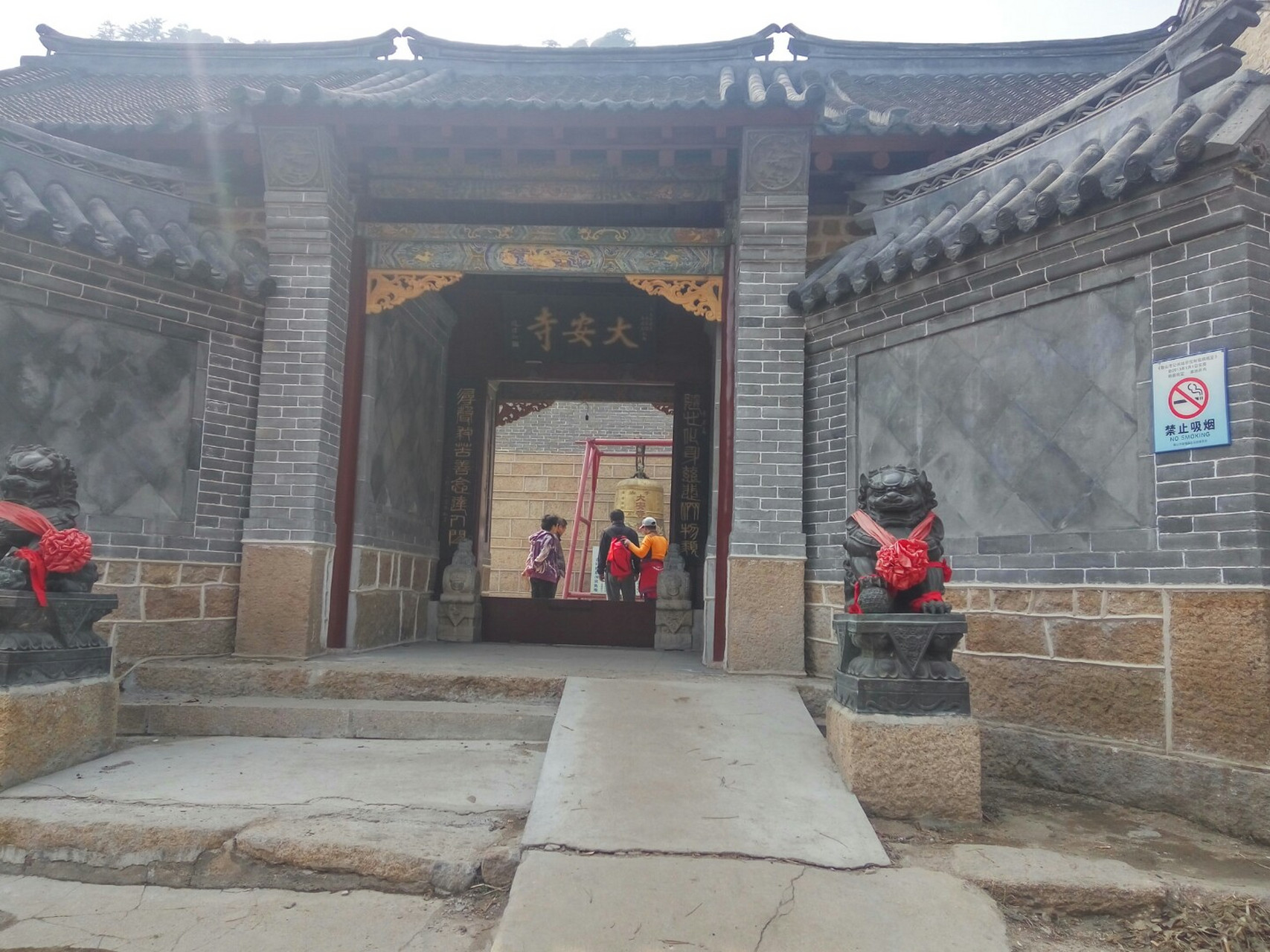 大安寺建筑面积866.6平方米,奇峰古刹交相辉映,峰格雄犷