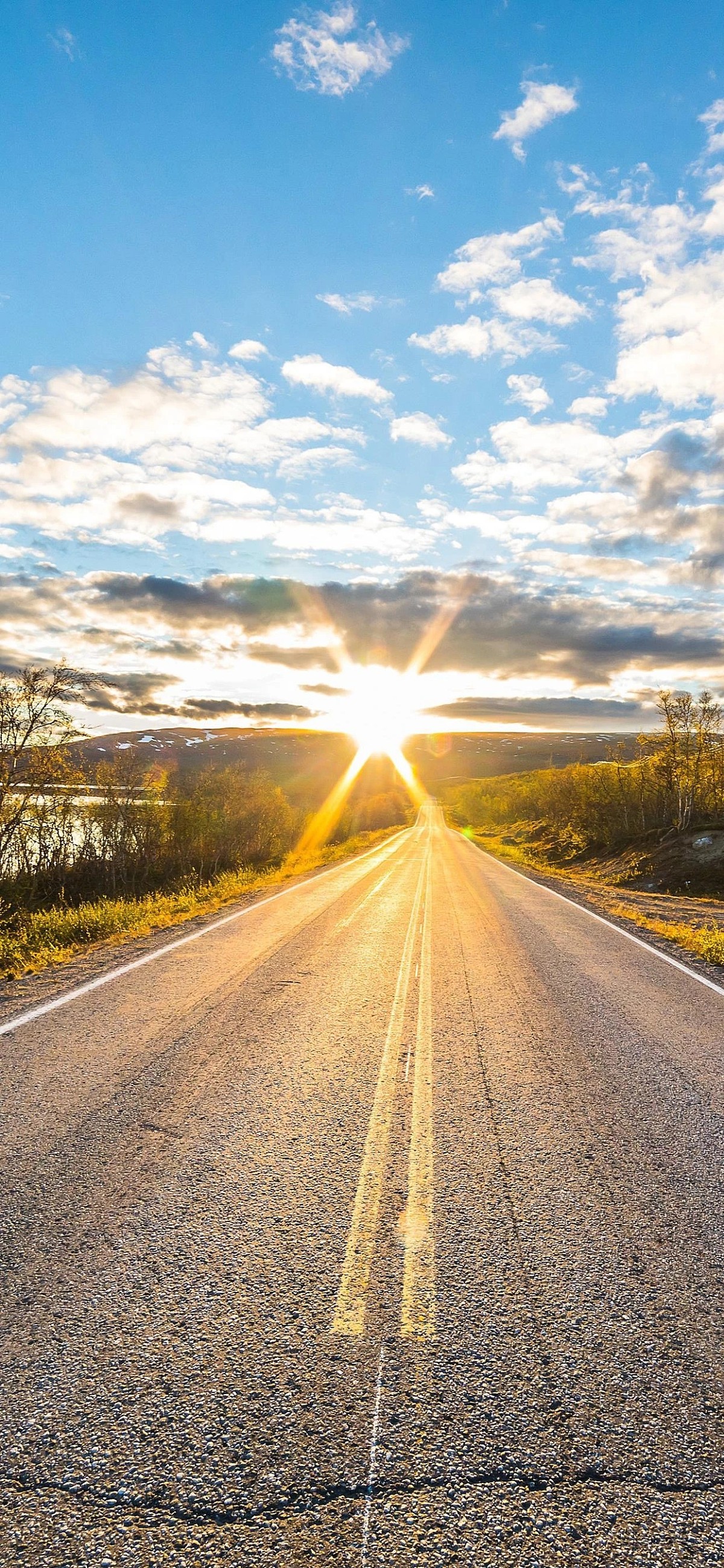 农村,刚开始看有没有饭吃,谁家能吃上白面馍馍,在捞一碗不带汤的面条
