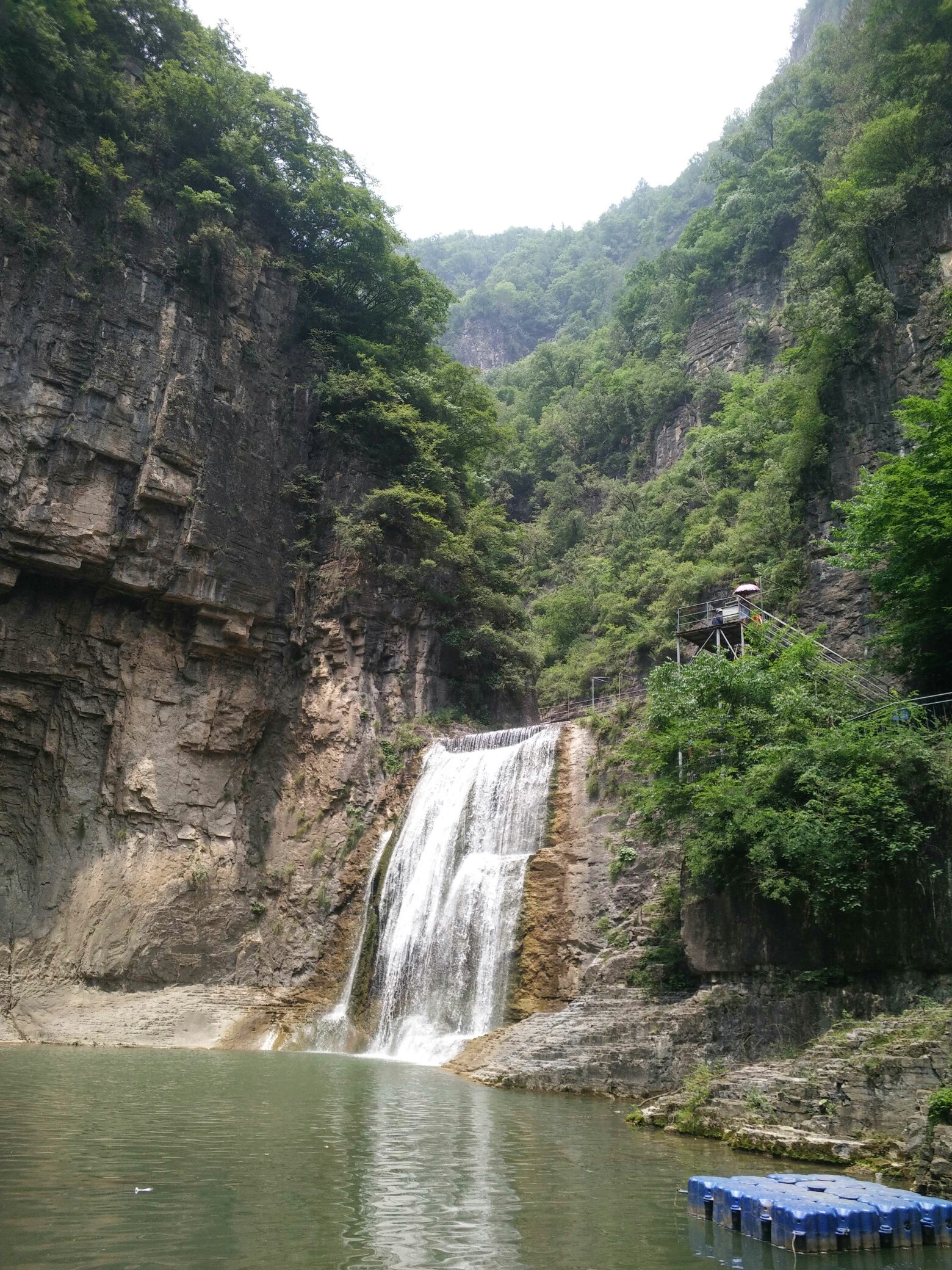 风景区,听武家湾的人说,再往前走一点儿,就是河南辉县宝泉景区的"飞龙