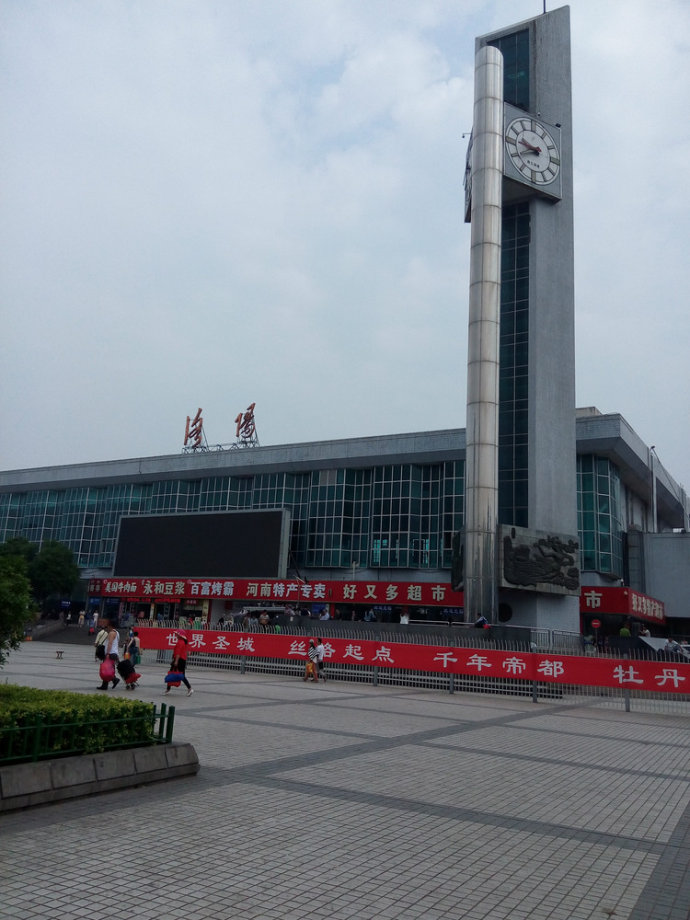 《东方红》乐曲播放了几十年,现在怎么中断了?