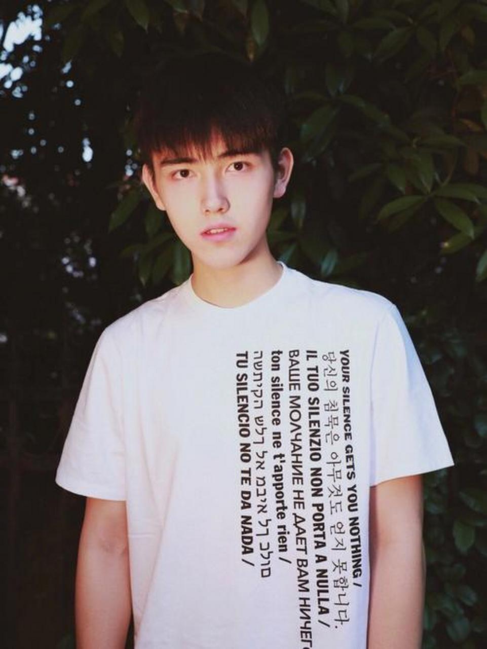 1,《那个不为人知的故事》男主白宇,女主马思纯,不出意外即将开机.