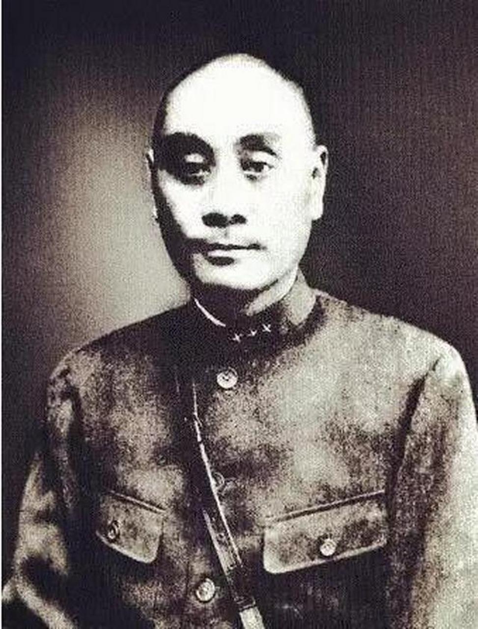 1938年1月17日,躺在病床上的刘湘将军已经快不行了,从前线赶来的川军