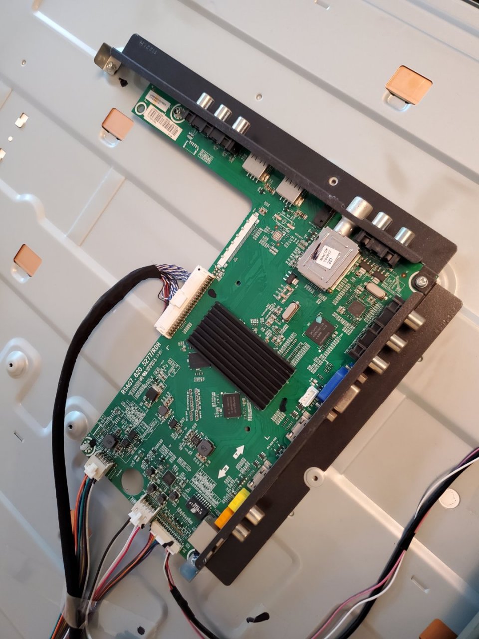 家电维修# 今天下午,给我们当地维修一台55寸海信电视.更换主板一块.