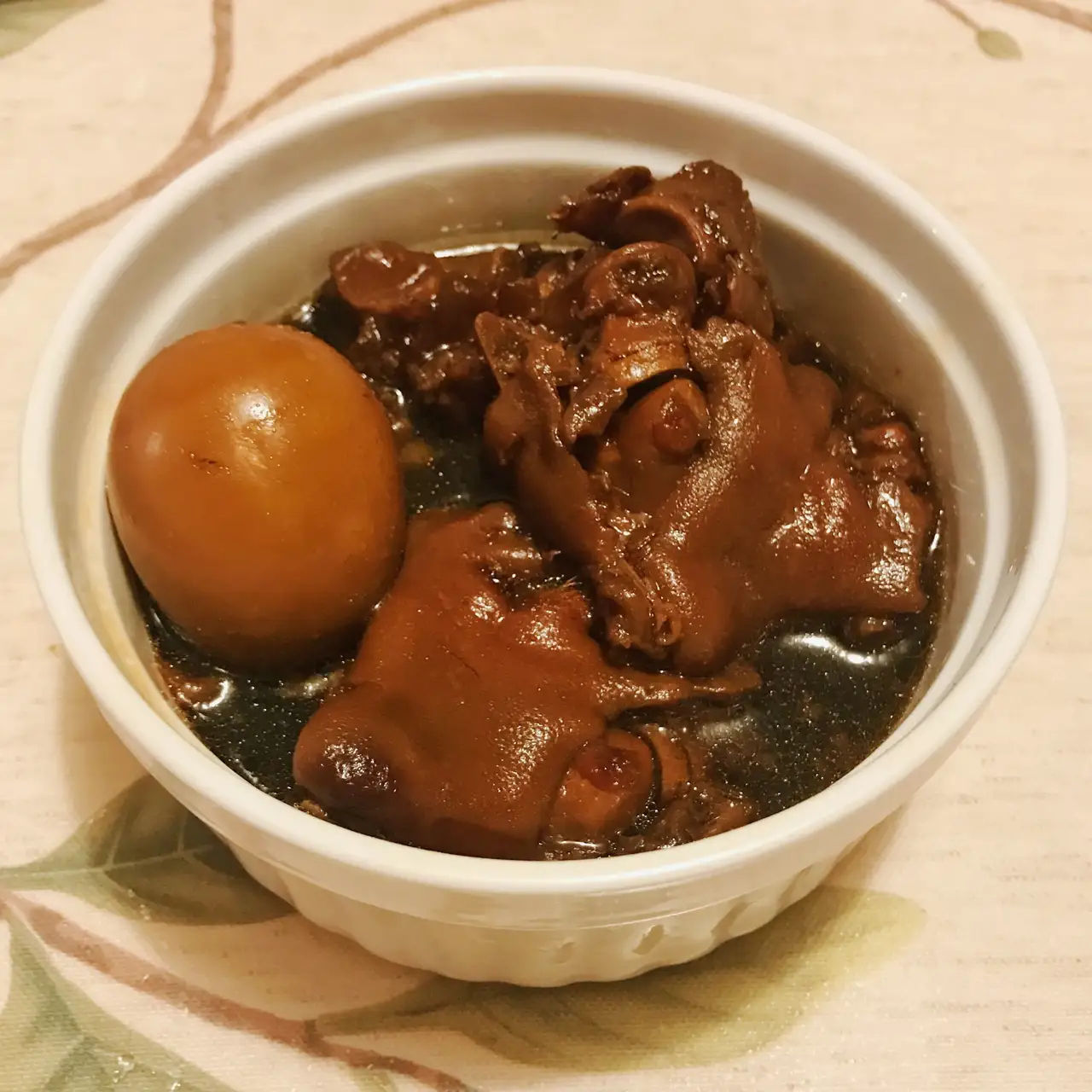 五千年食光#猪脚姜醋蛋,又被称为"猪脚姜"或"姜醋",是一道独具广东